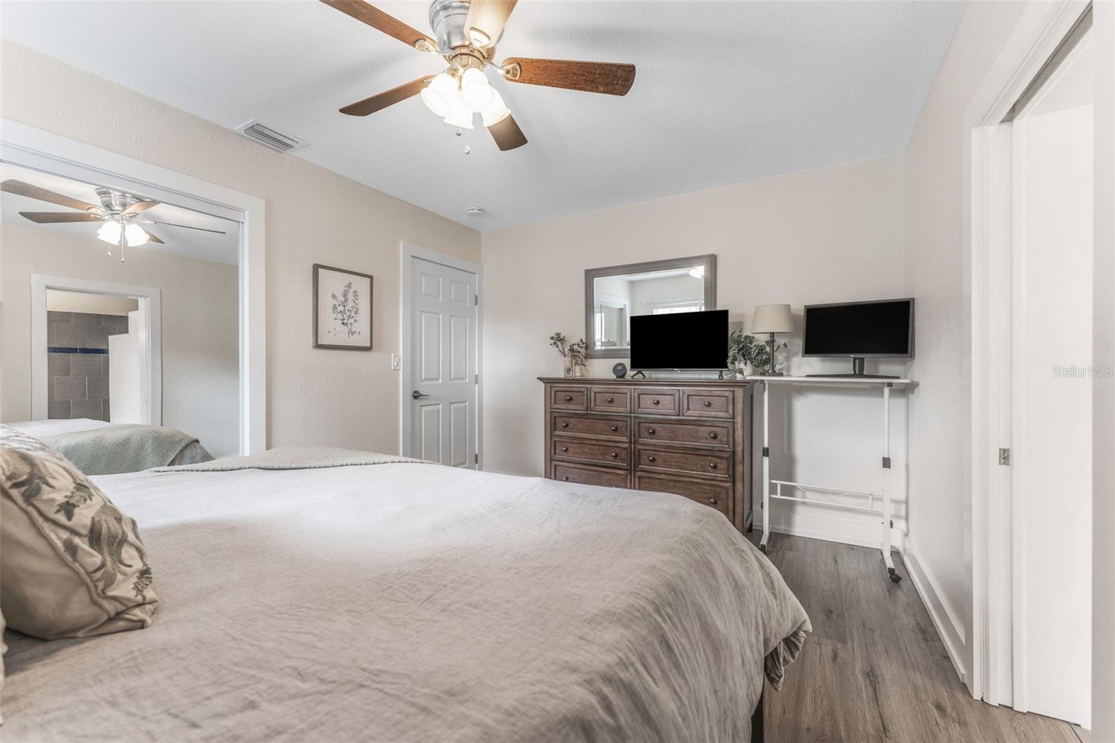 6215 SANDERS DR, TAMPA, FL, 33611