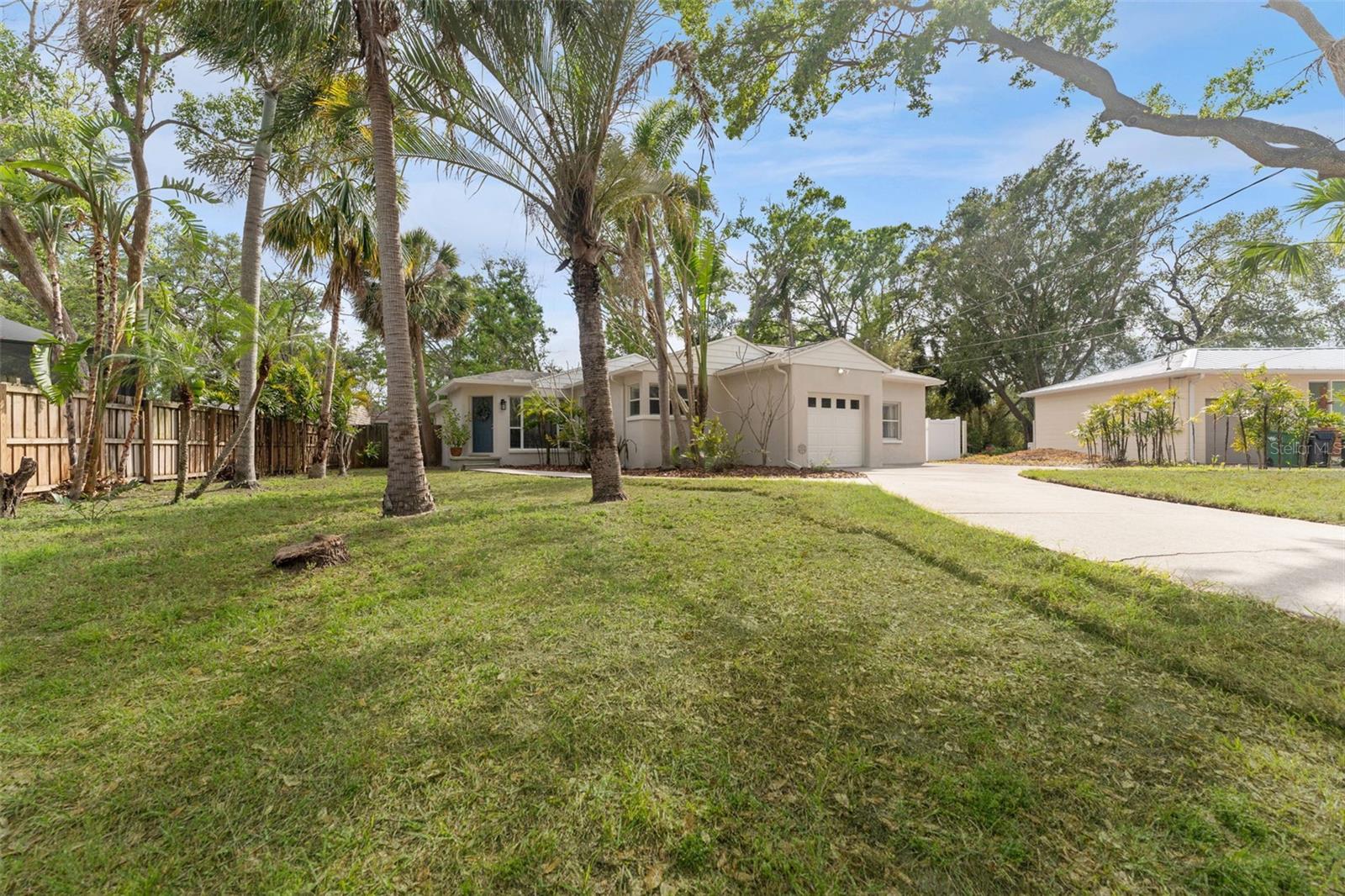 6215 SANDERS DR, TAMPA, FL, 33611