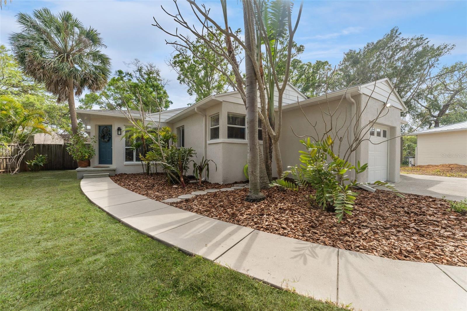 6215 SANDERS DR, TAMPA, FL, 33611
