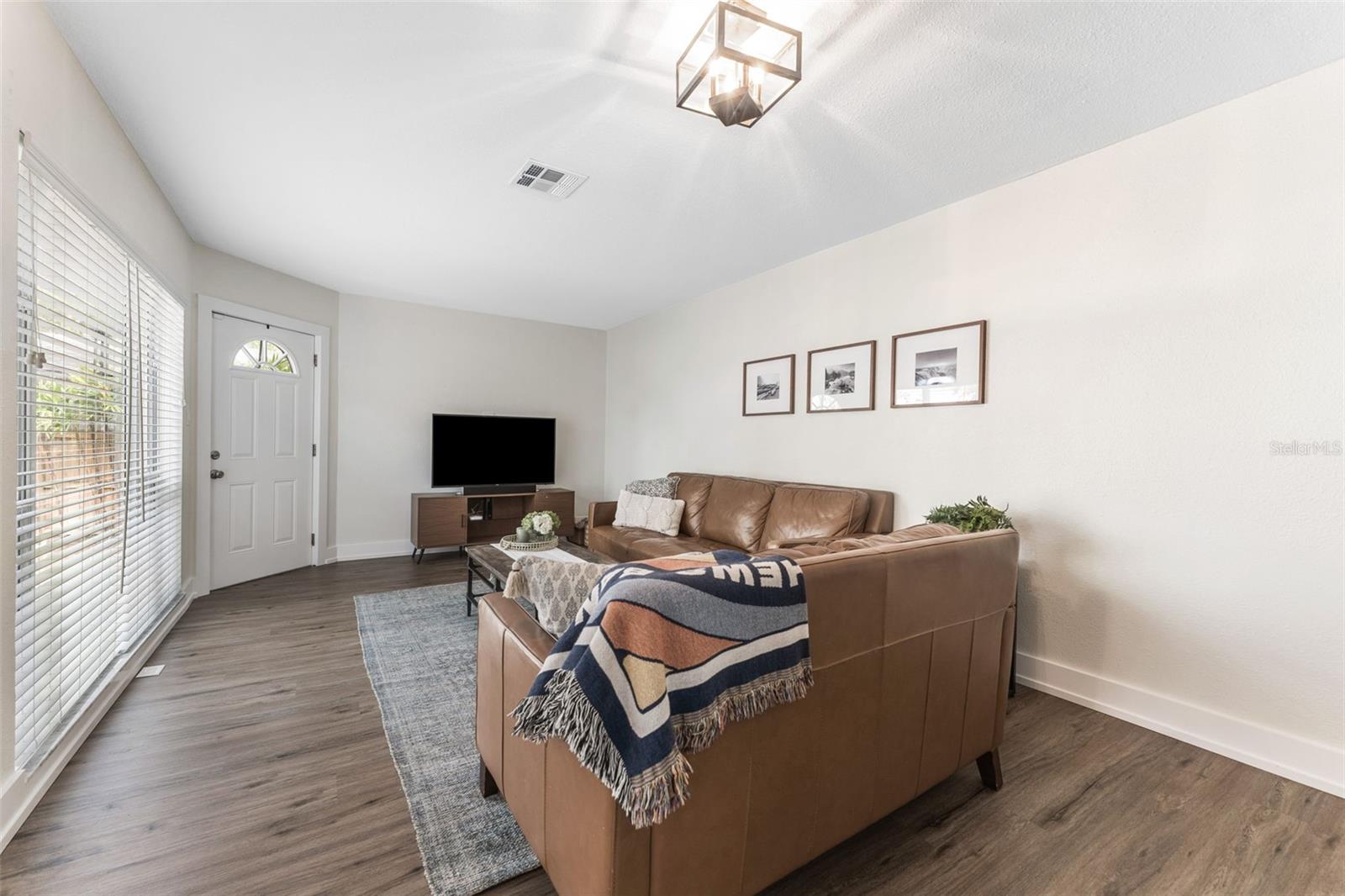 6215 SANDERS DR, TAMPA, FL, 33611
