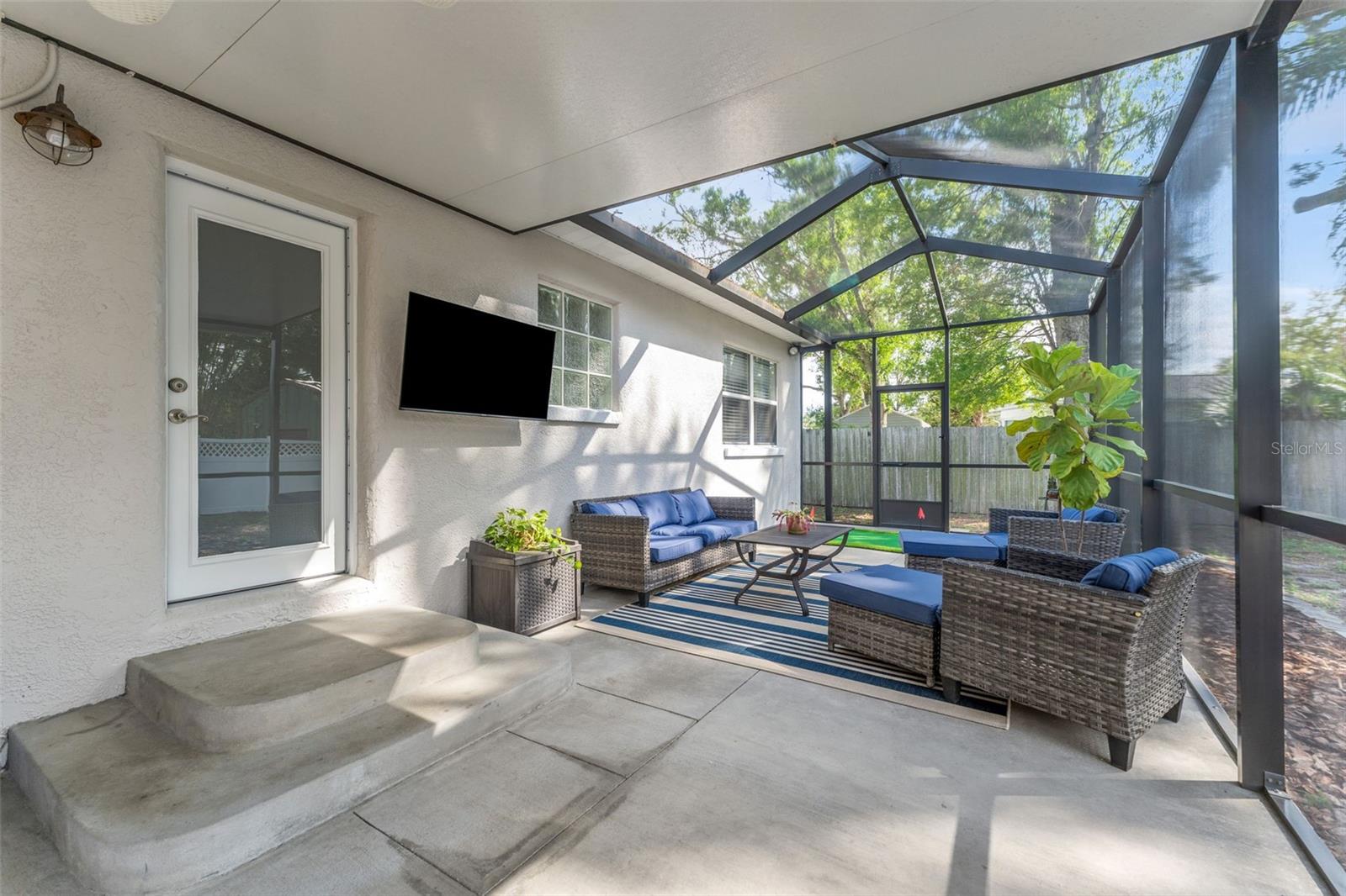 6215 SANDERS DR, TAMPA, FL, 33611