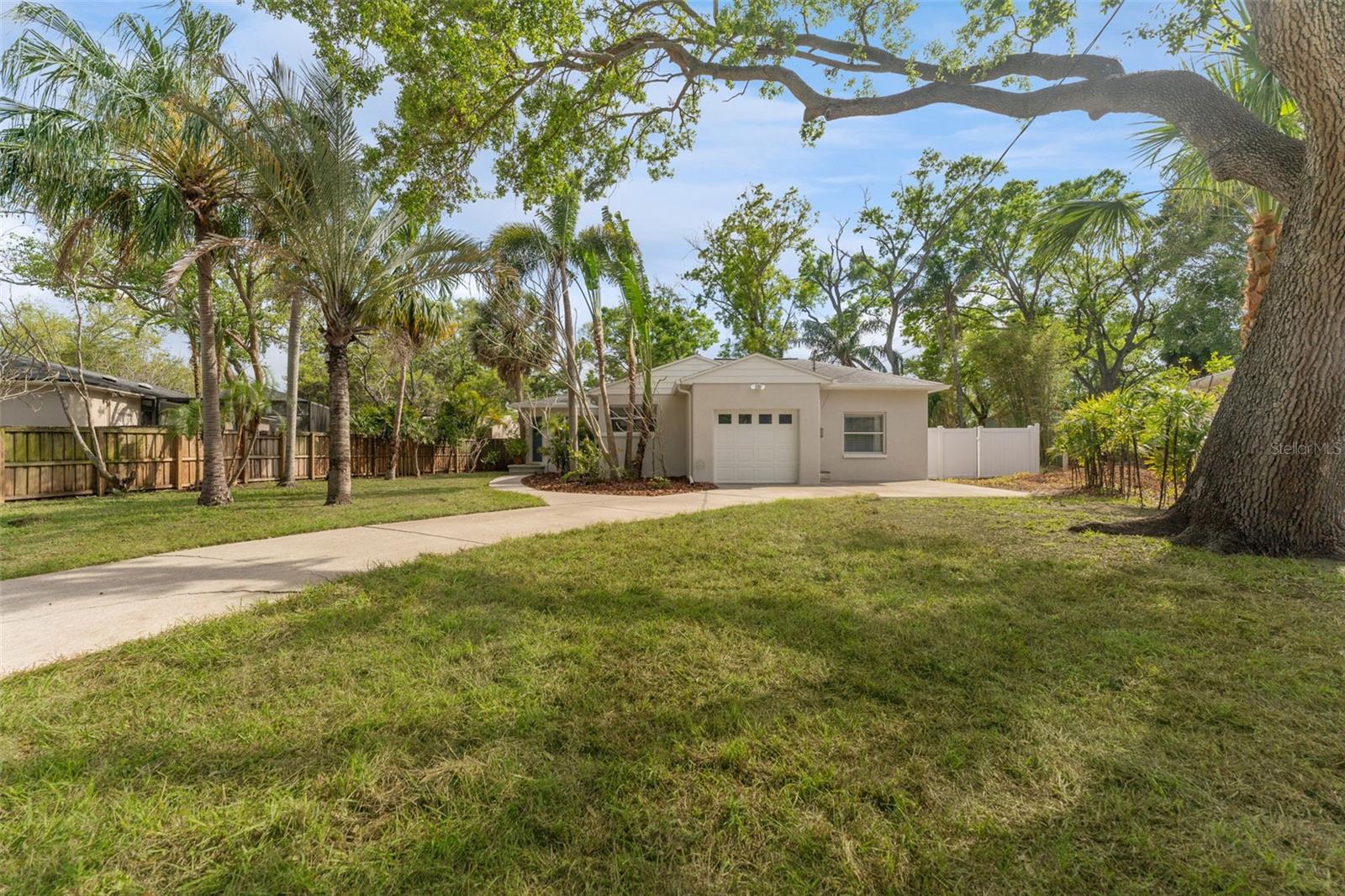 6215 SANDERS DR, TAMPA, FL, 33611