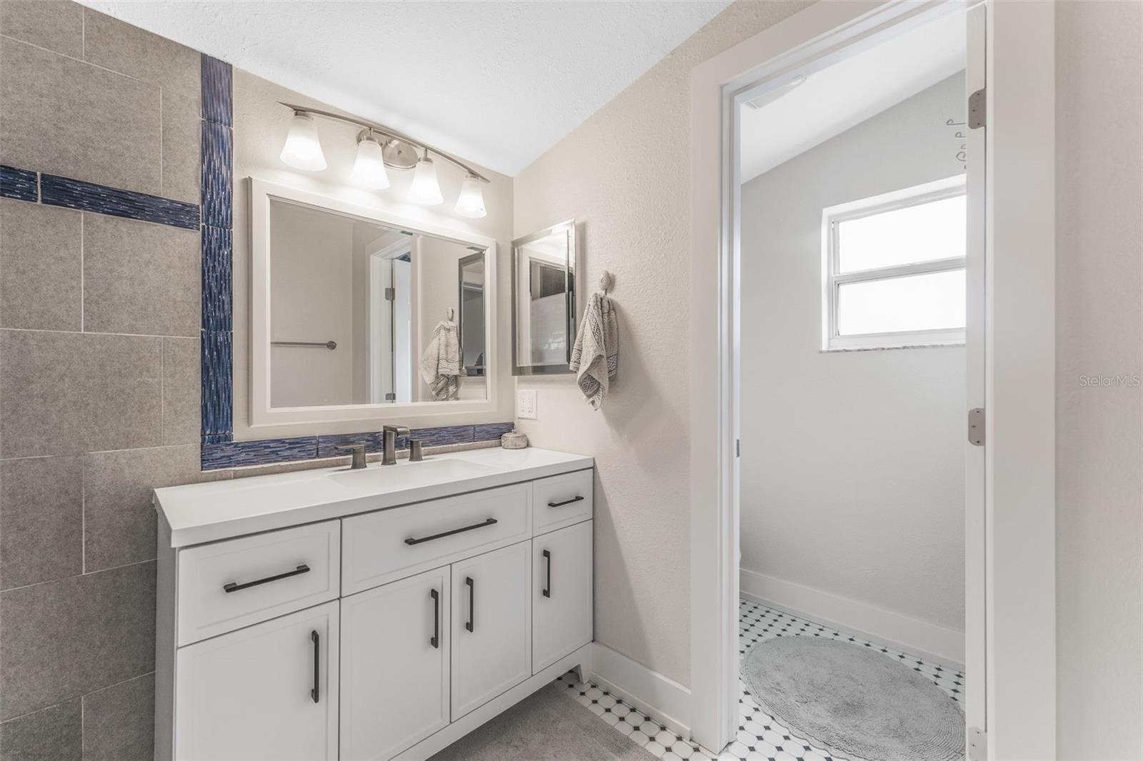 6215 SANDERS DR, TAMPA, FL, 33611
