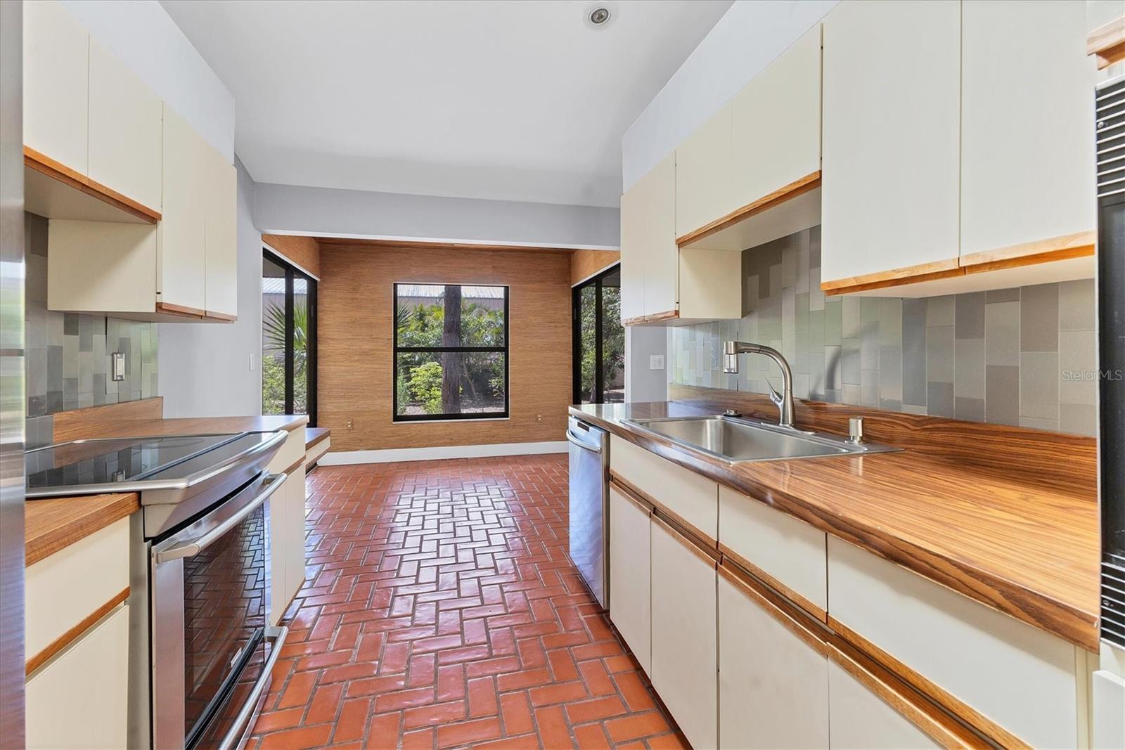 480 58TH ST, SARASOTA, FL, 34243