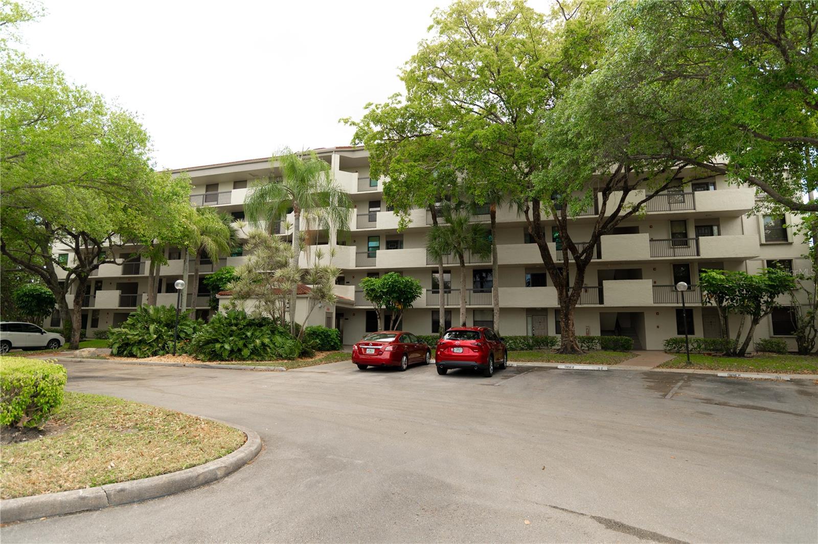 2907 CARAMBOLA CIR S #403, COCONUT CREEK, FL, 33066