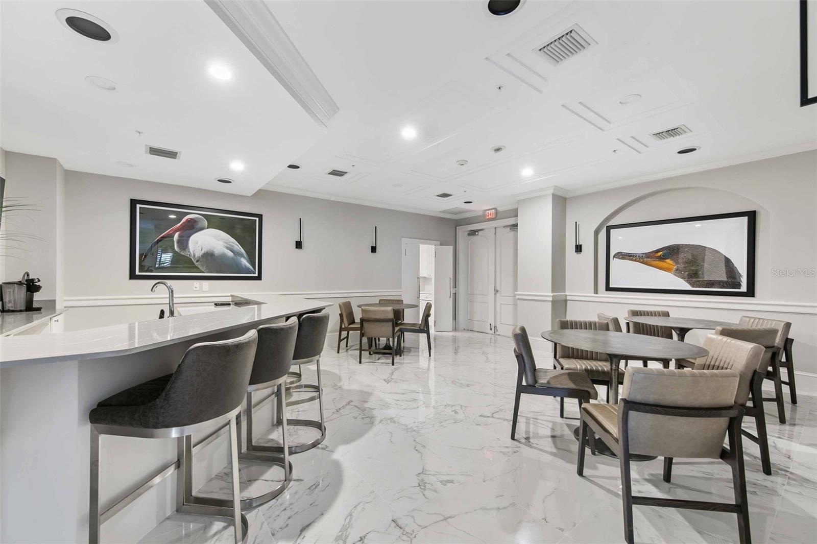 435 L AMBIANCE DR #H902, LONGBOAT KEY, FL, 34228
