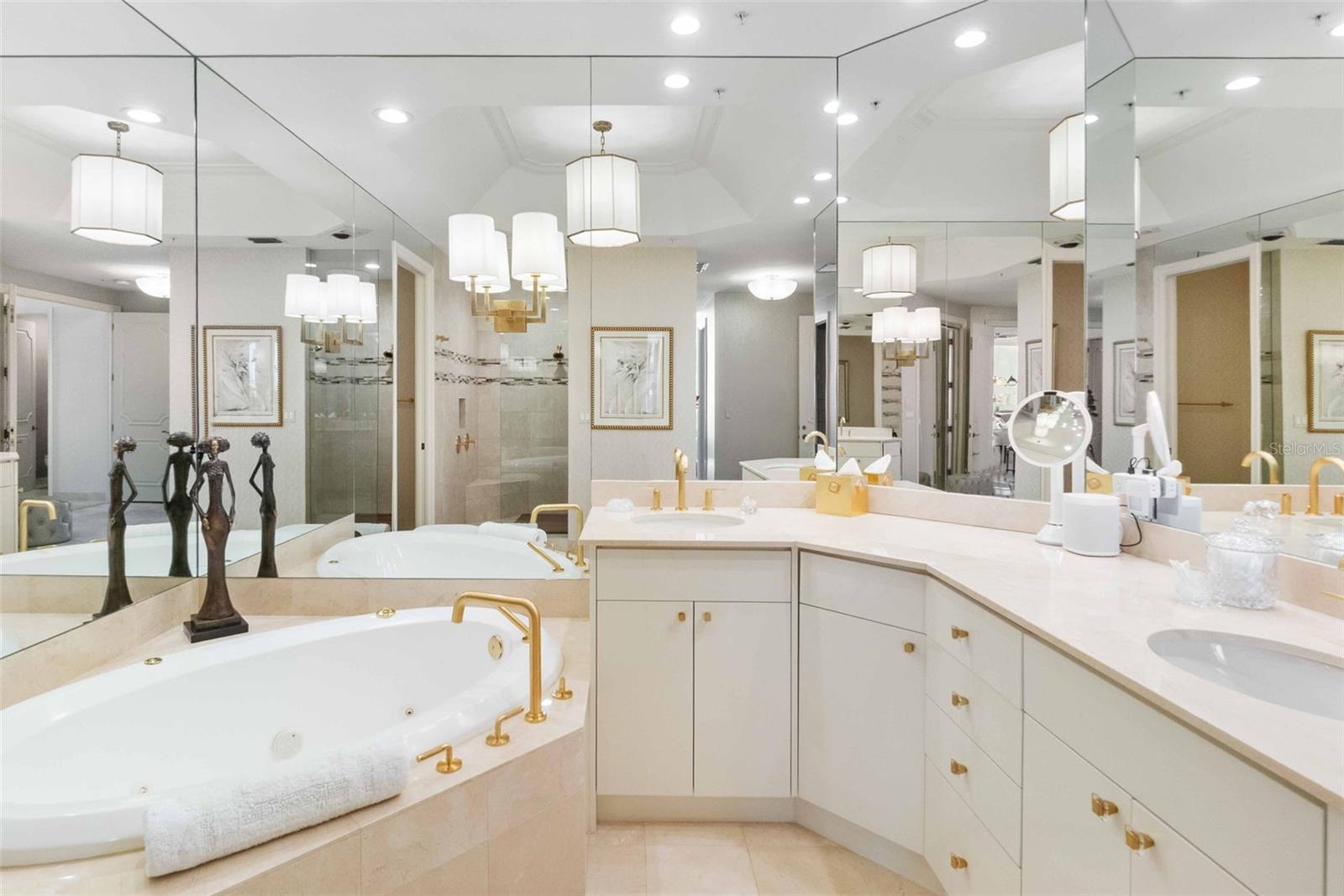 435 L AMBIANCE DR #H902, LONGBOAT KEY, FL, 34228