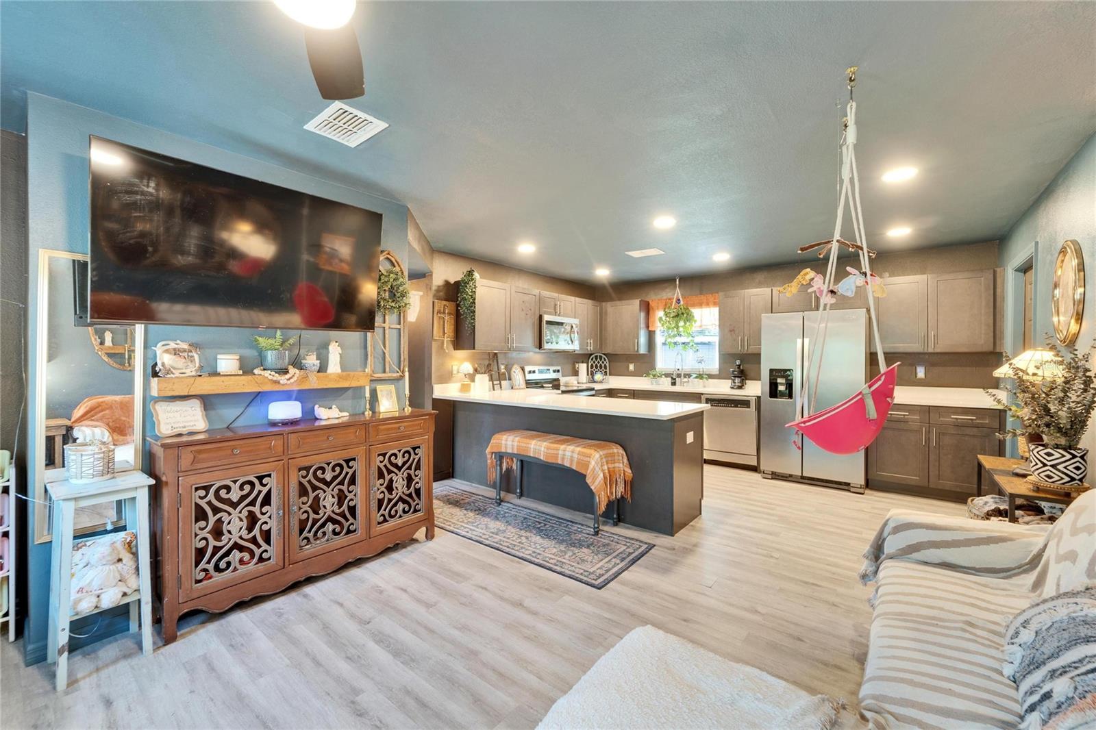 901 KING ST, PLANT CITY, FL, 33563