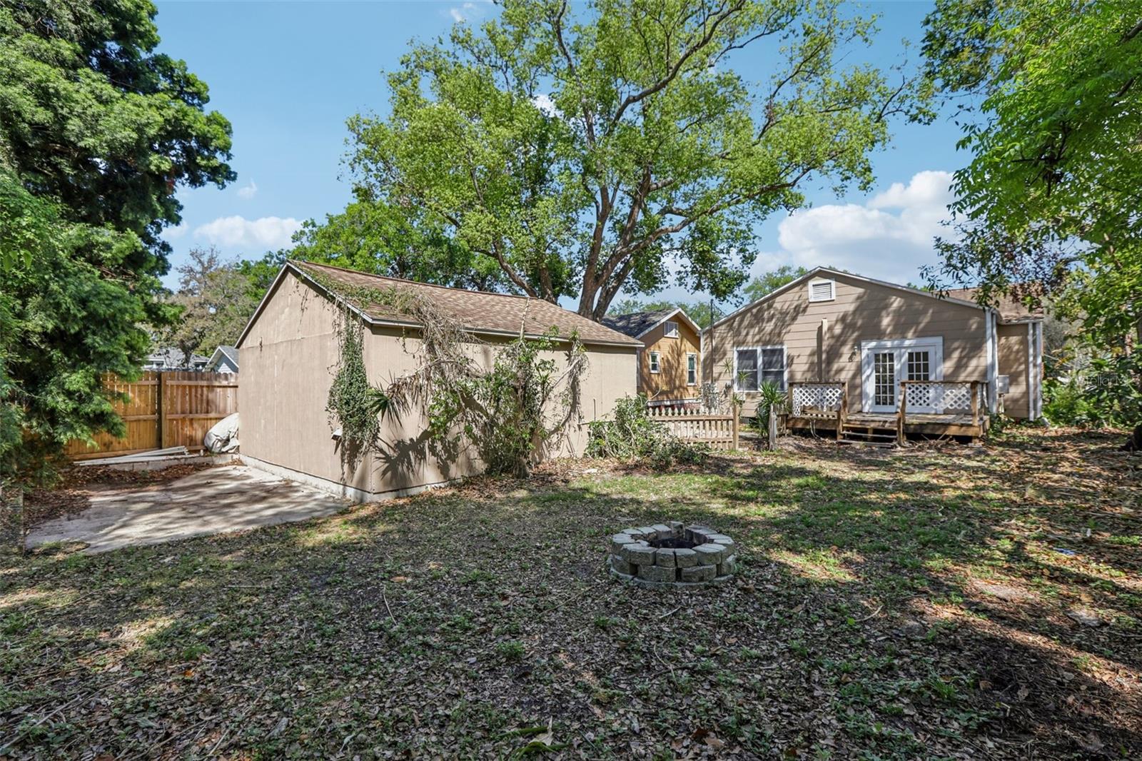 933 E SHADOWLAWN AVE, TAMPA, FL, 33603