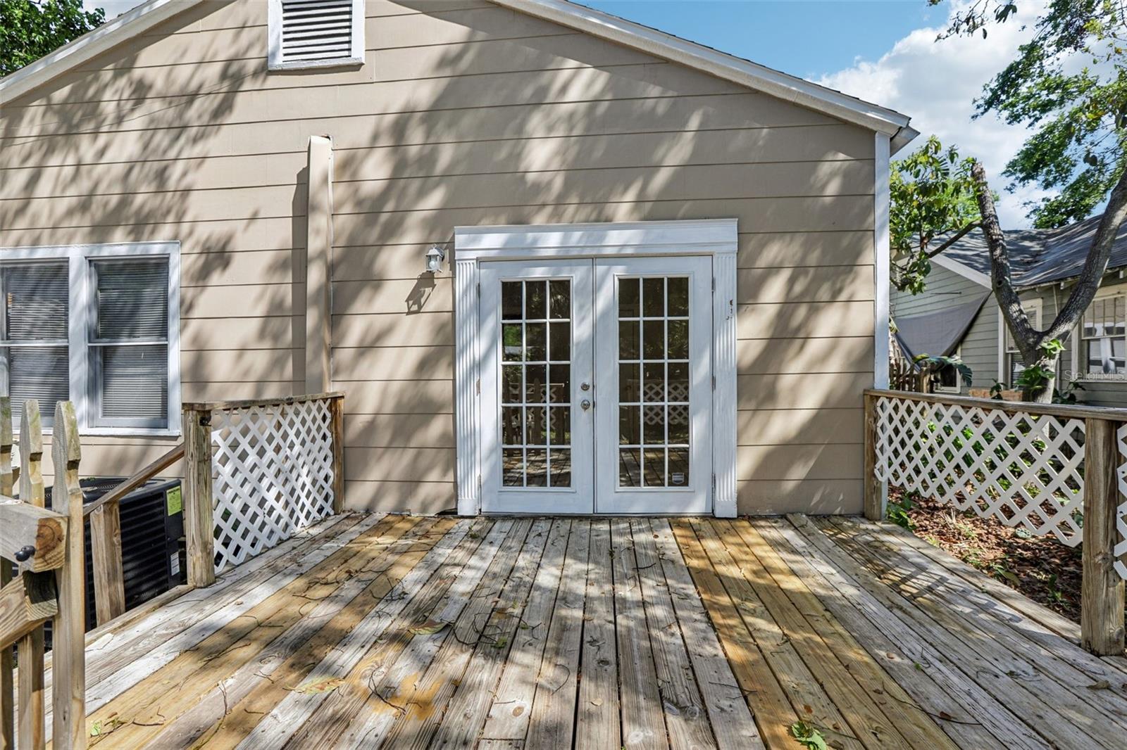 933 E SHADOWLAWN AVE, TAMPA, FL, 33603