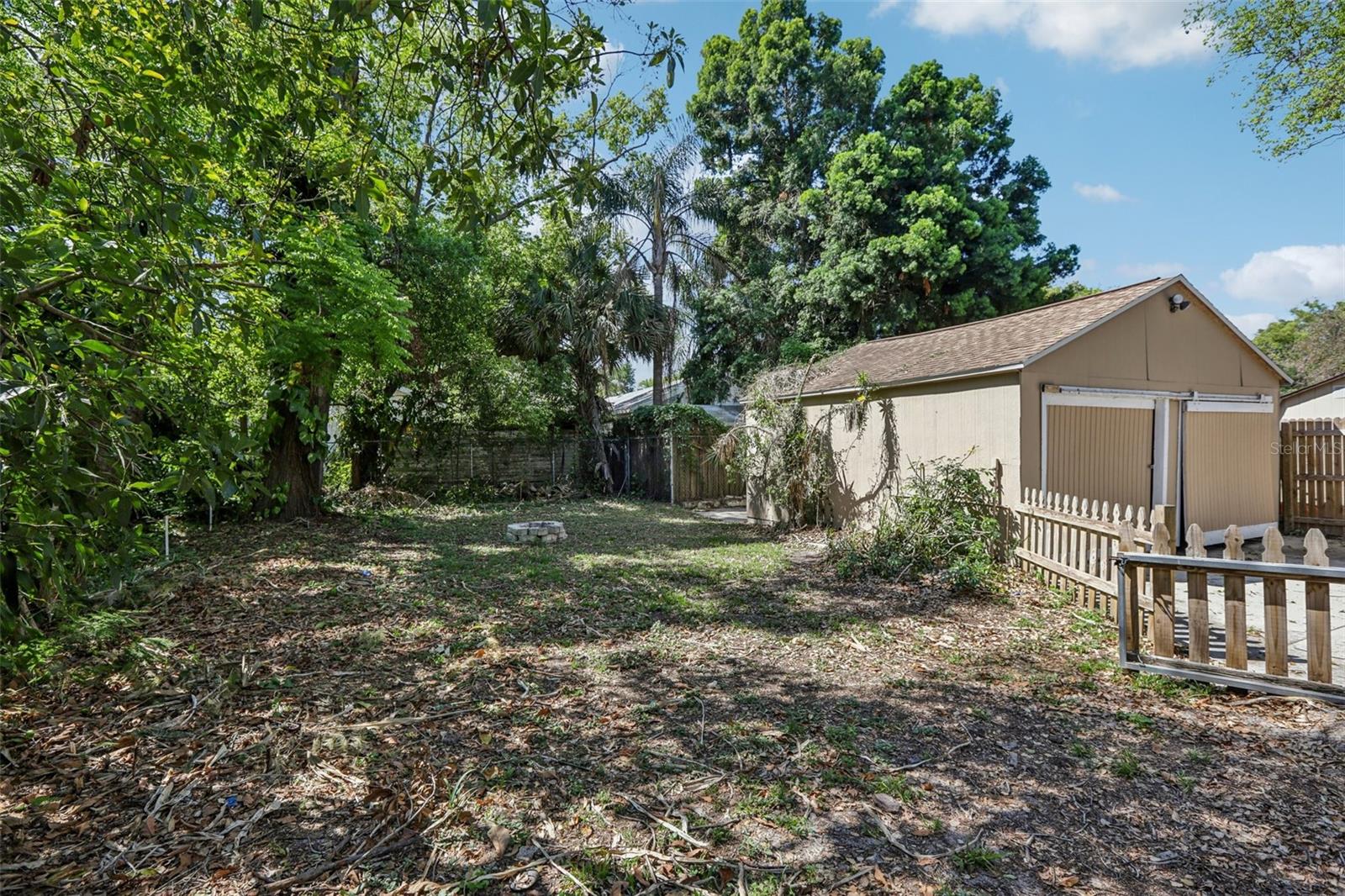 933 E SHADOWLAWN AVE, TAMPA, FL, 33603