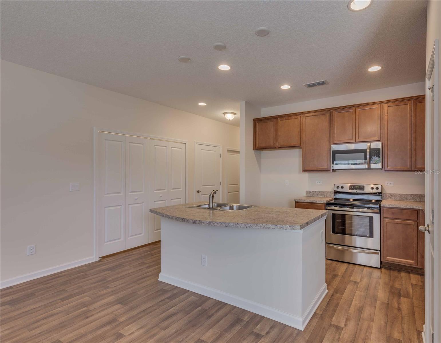 2051 MAVERICK CT, MINNEOLA, FL, 34715