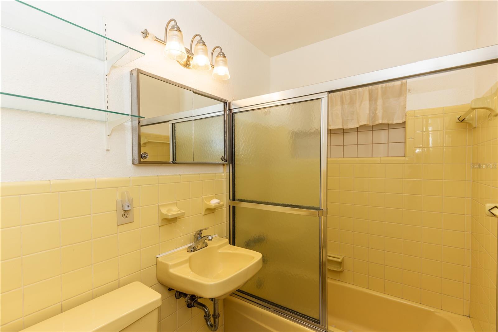 574 E NORMANDY BLVD, DELTONA, FL, 32725