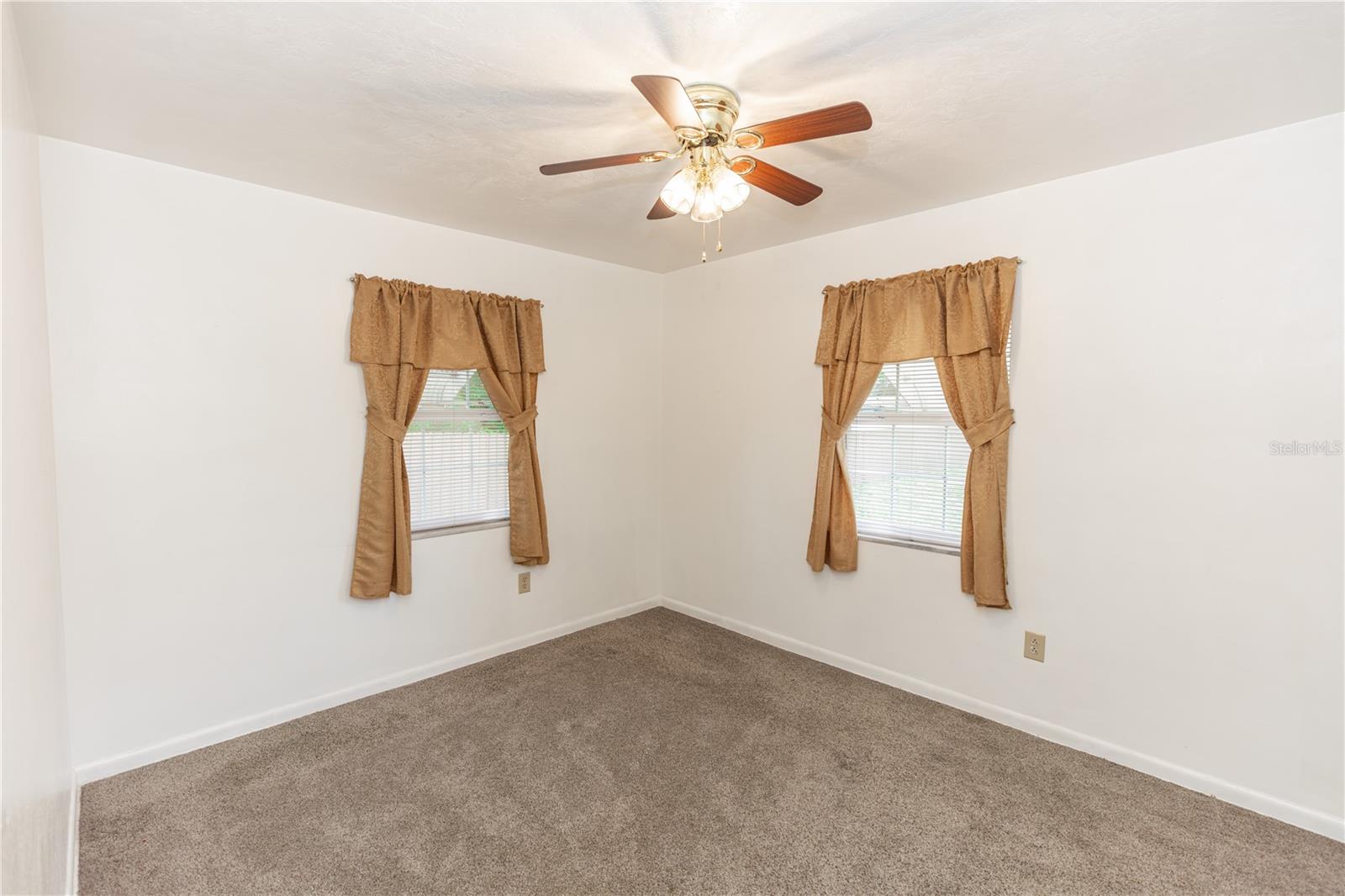 574 E NORMANDY BLVD, DELTONA, FL, 32725