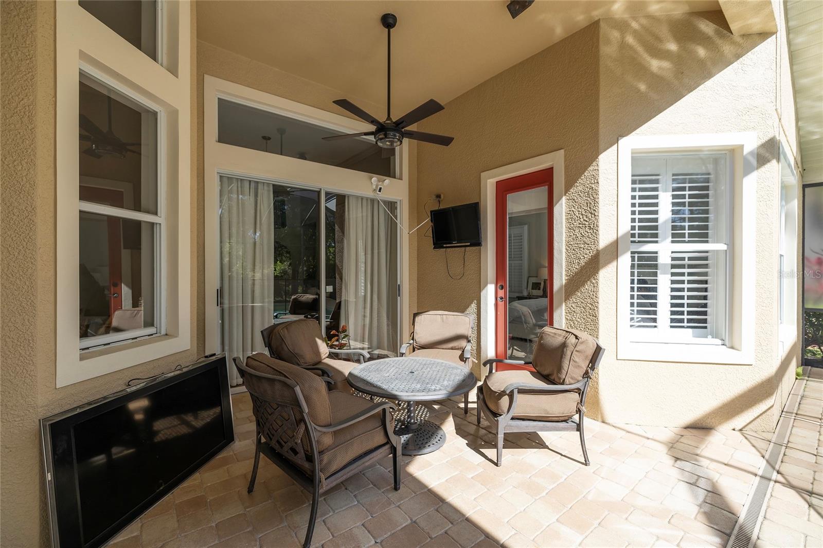 Lanai patio
