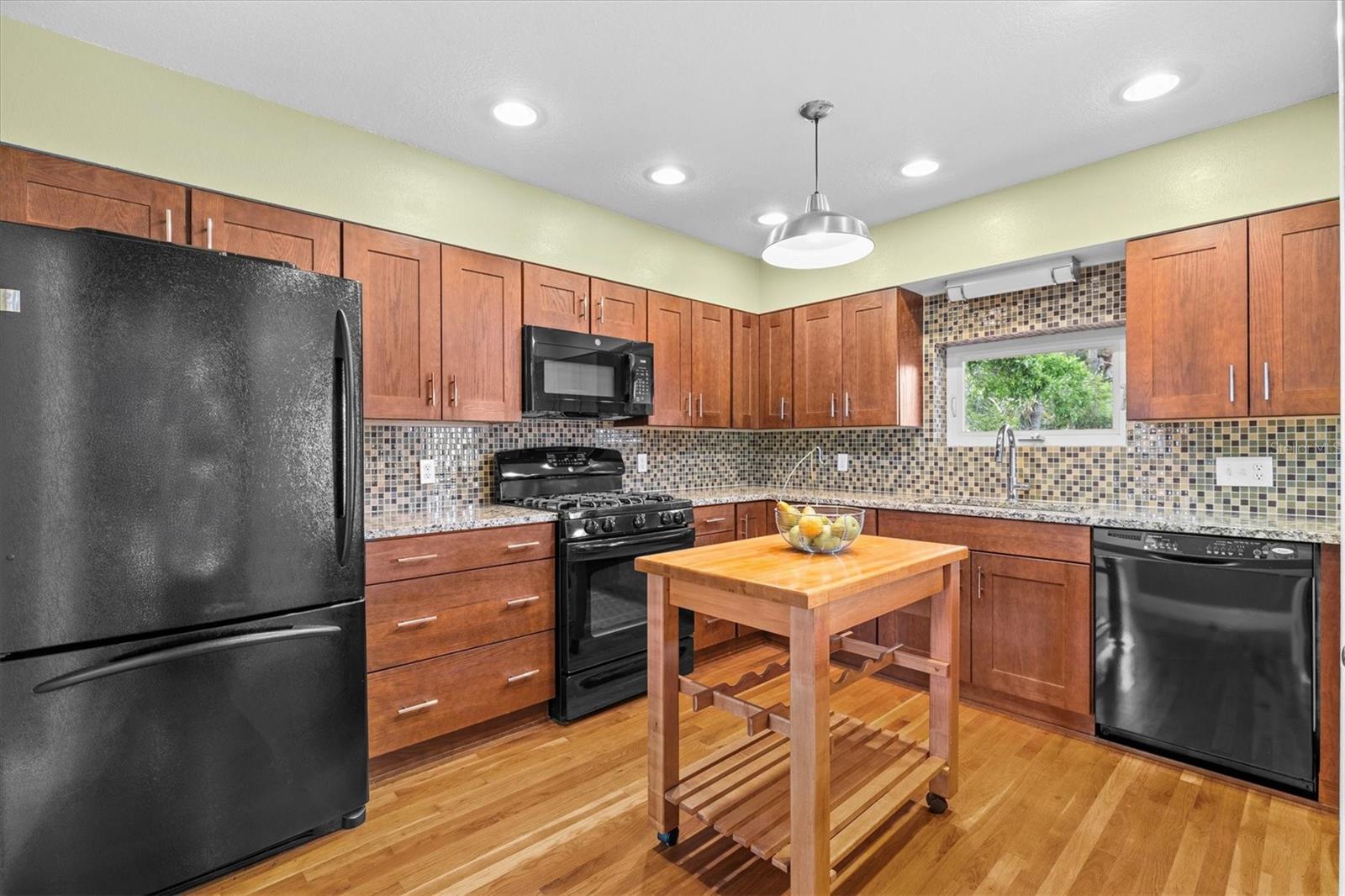 856 WISCONSIN AVE, PALM HARBOR, FL, 34683