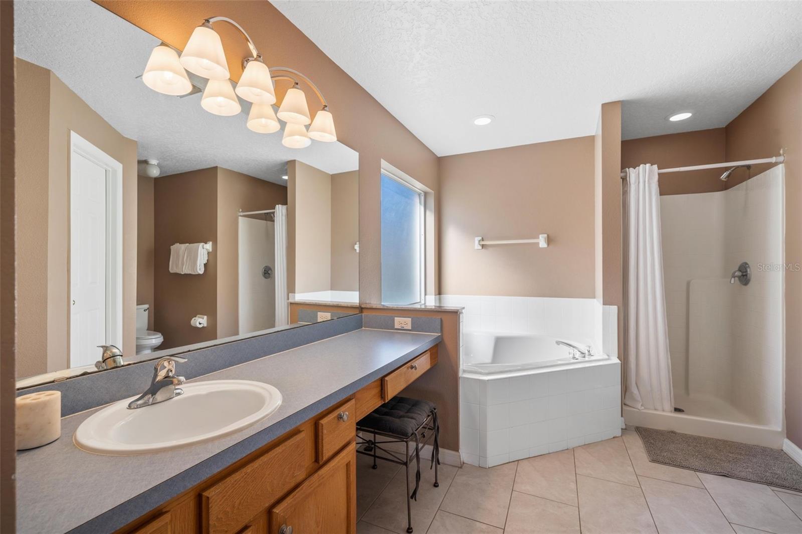 1048 LAKE BERKLEY DR, KISSIMMEE, FL, 34746