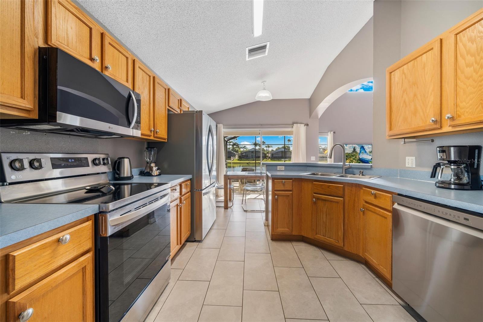 1048 LAKE BERKLEY DR, KISSIMMEE, FL, 34746
