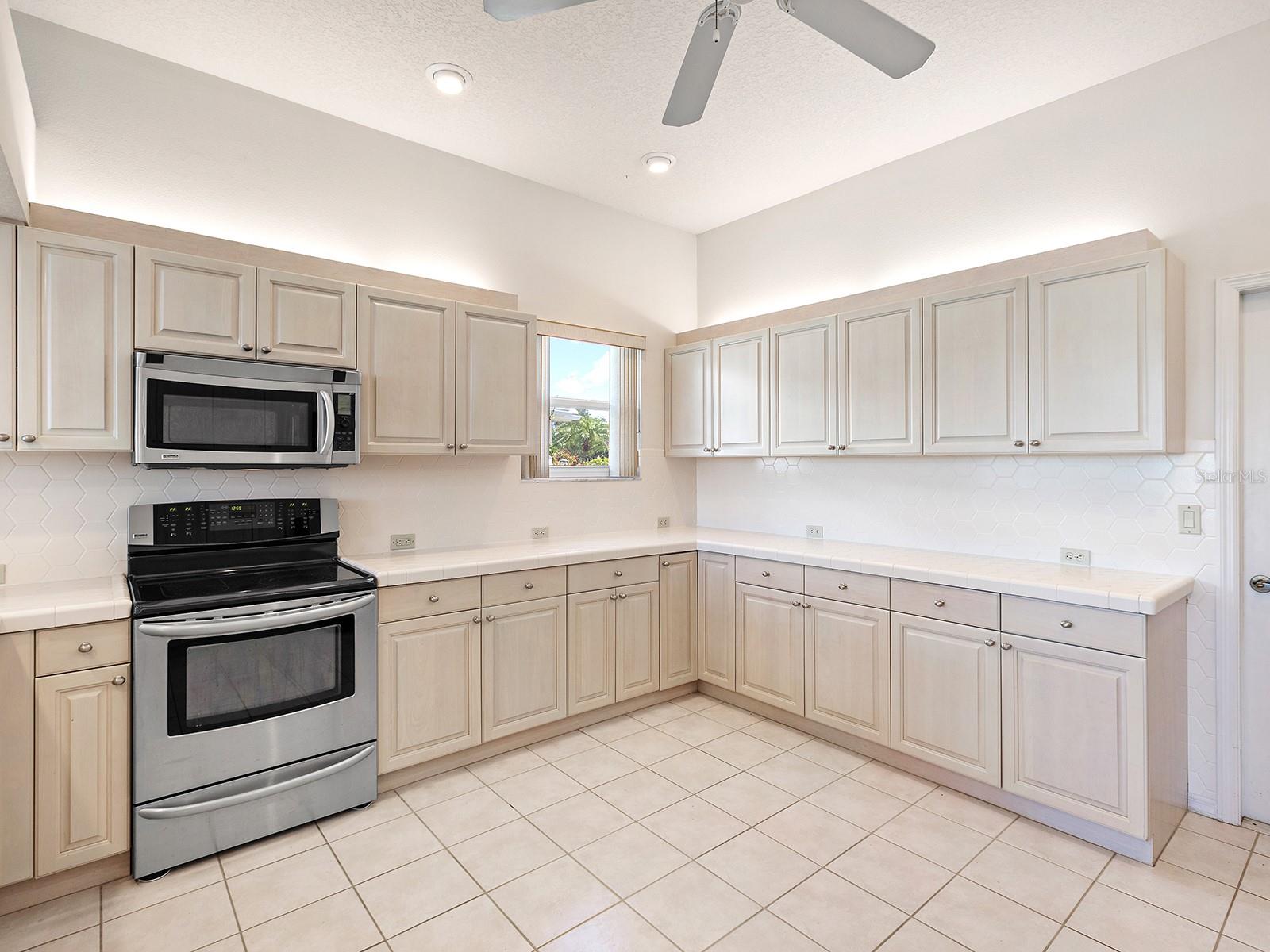 643 CROSSFIELD CIR #13, VENICE, FL, 34293