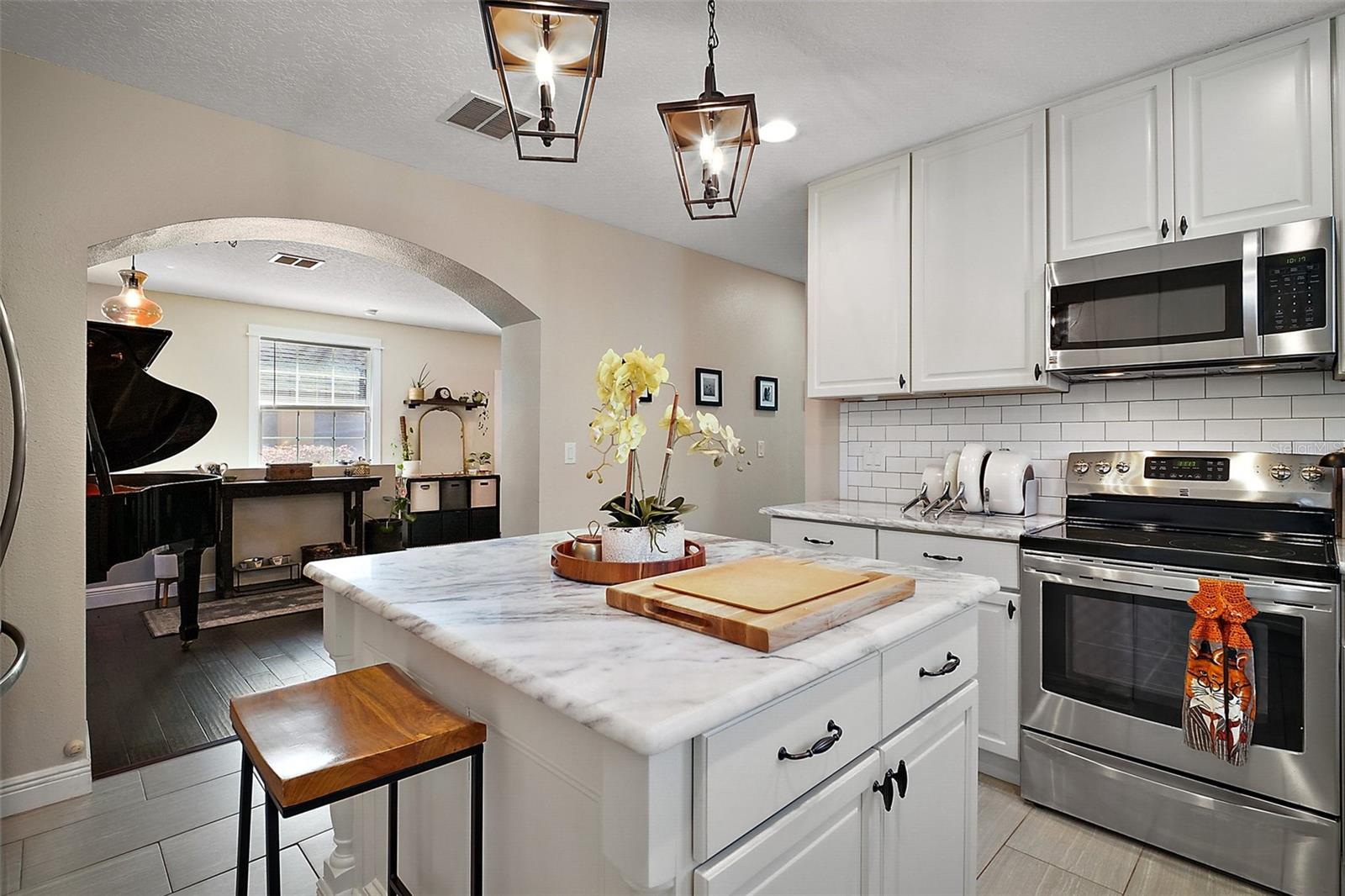 102 N CLAYTON ST N, MOUNT DORA, FL, 32757