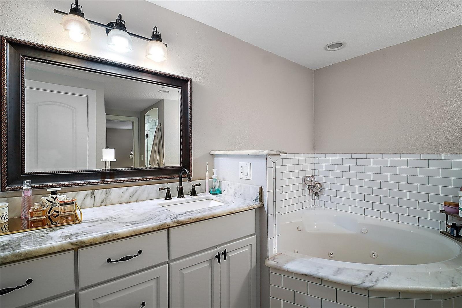 102 N CLAYTON ST N, MOUNT DORA, FL, 32757