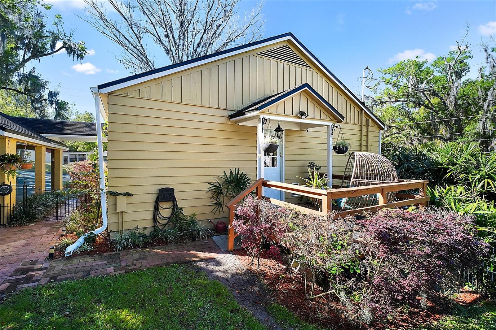 102 N CLAYTON ST N, MOUNT DORA, FL, 32757