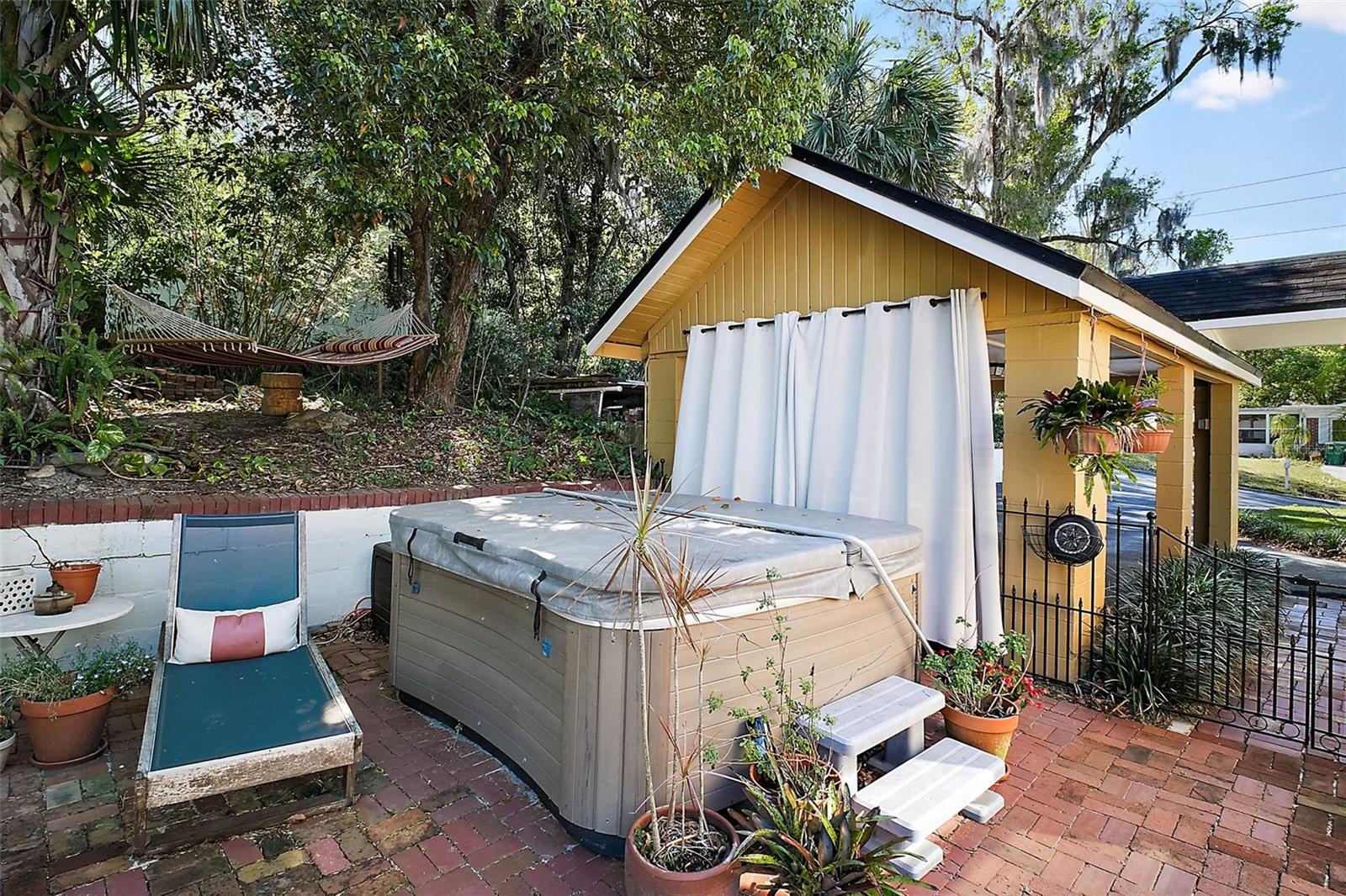 102 N CLAYTON ST N, MOUNT DORA, FL, 32757