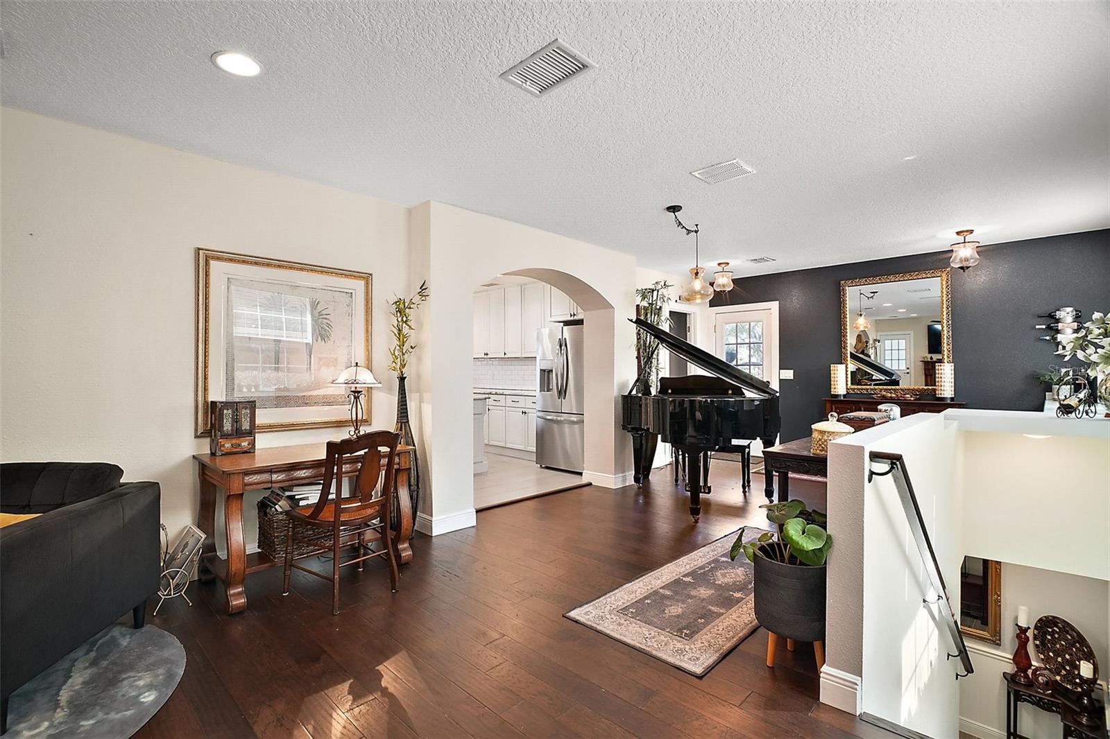 102 N CLAYTON ST N, MOUNT DORA, FL, 32757
