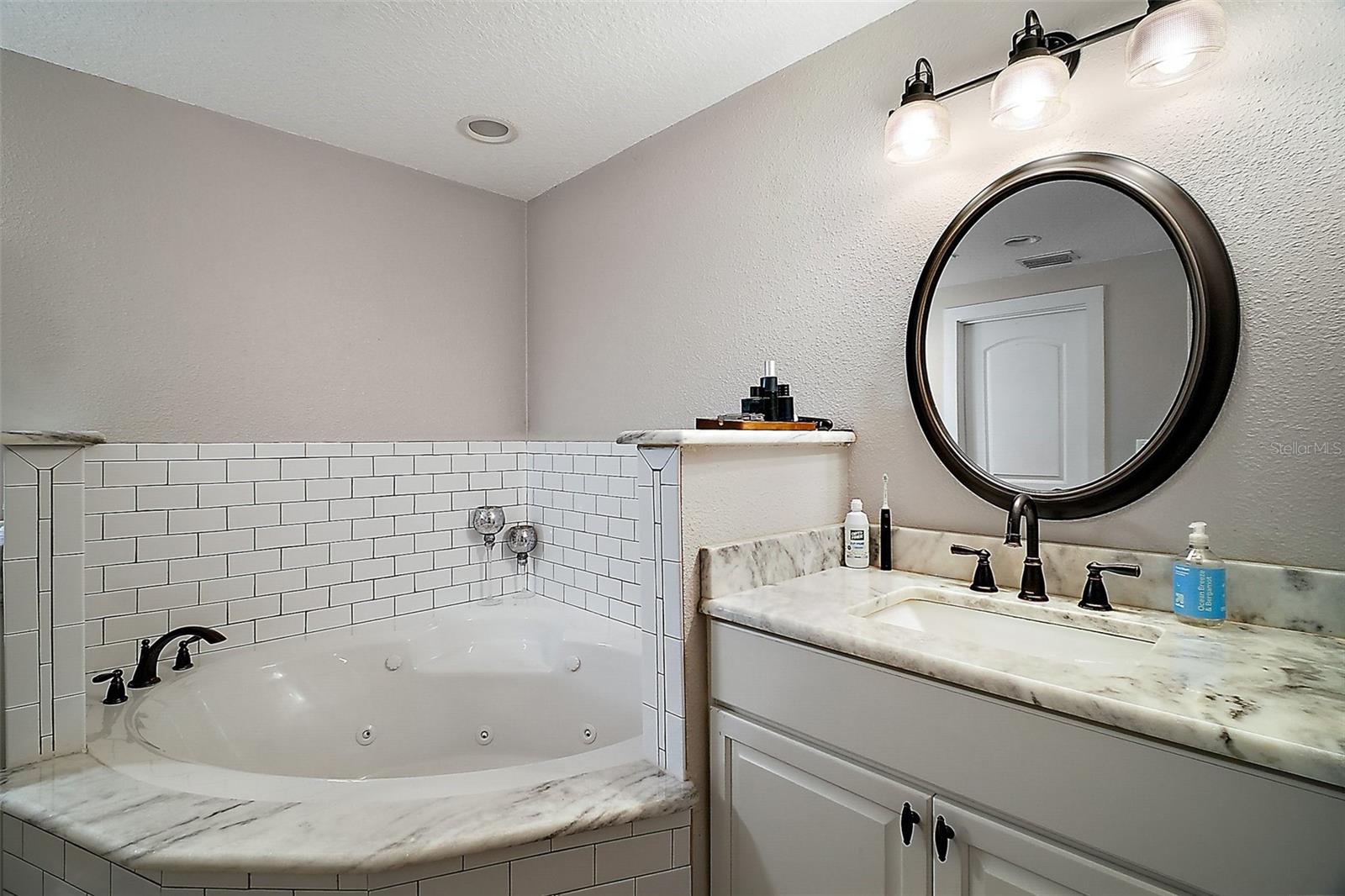 102 N CLAYTON ST N, MOUNT DORA, FL, 32757