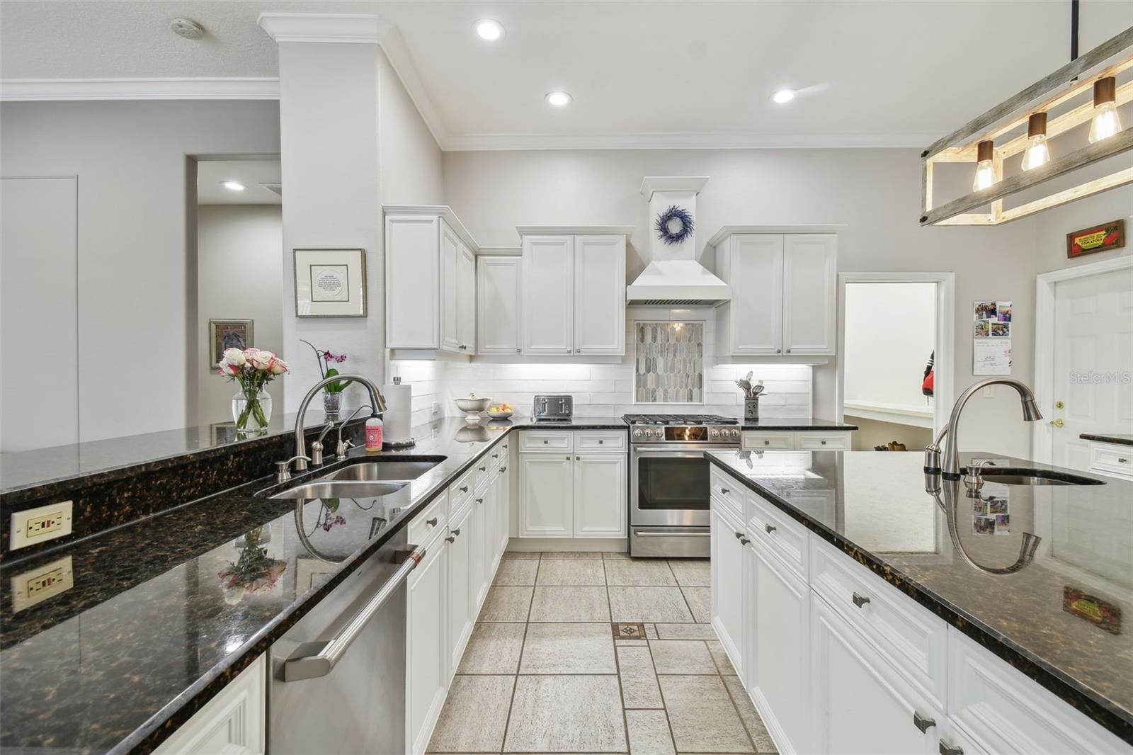 9173 HIGHLAND RIDGE WAY, TAMPA, FL, 33647