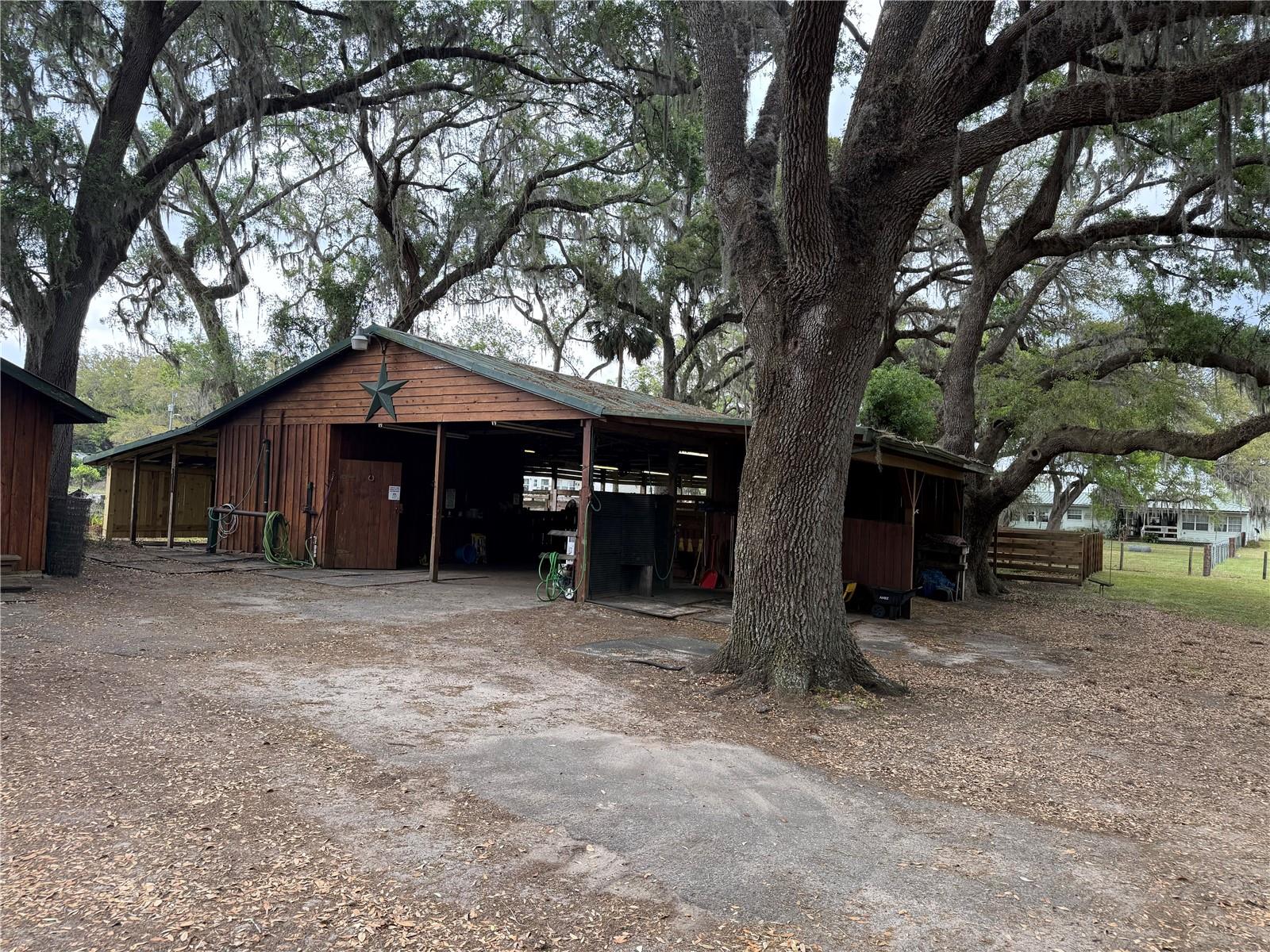 1010 COUNTY ROAD 416N, LAKE PANASOFFKEE, FL, 33538