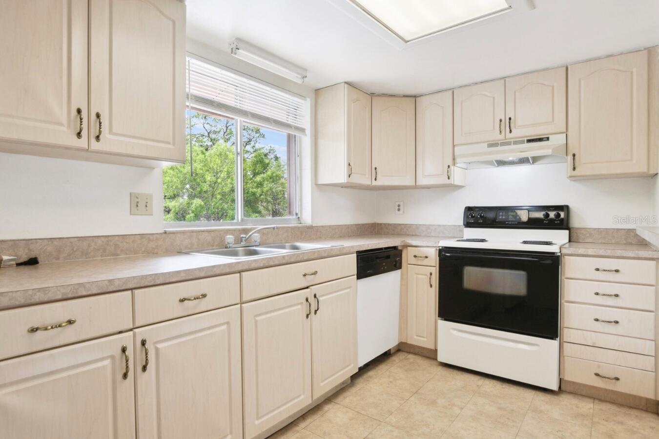 3821 S LAKE DR #224, TAMPA, FL, 33614