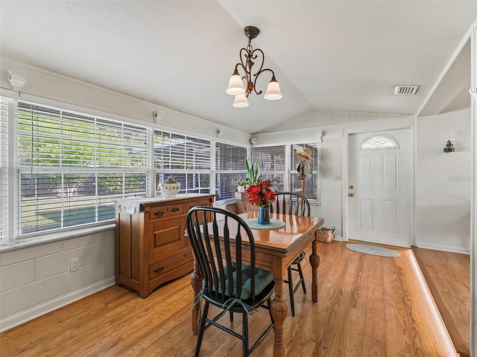 2376 CR 444, LAKE PANASOFFKEE, FL, 33538
