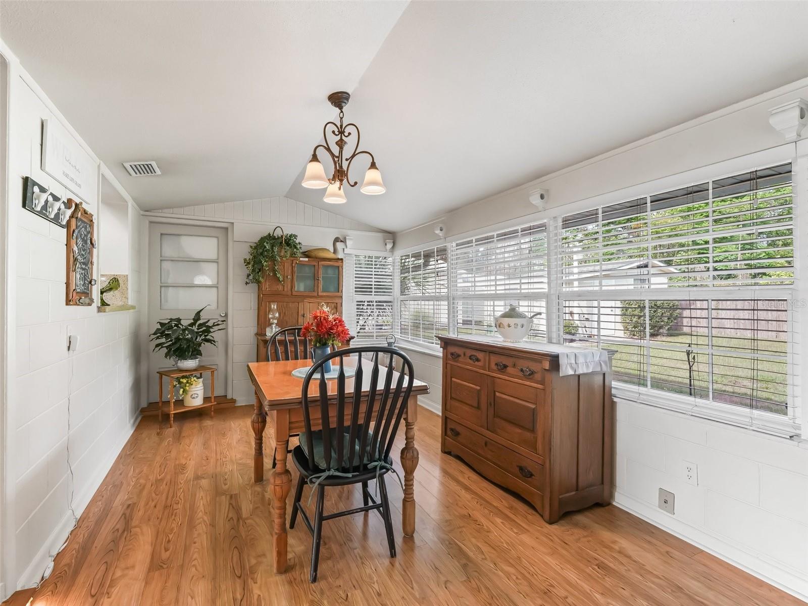 2376 CR 444, LAKE PANASOFFKEE, FL, 33538