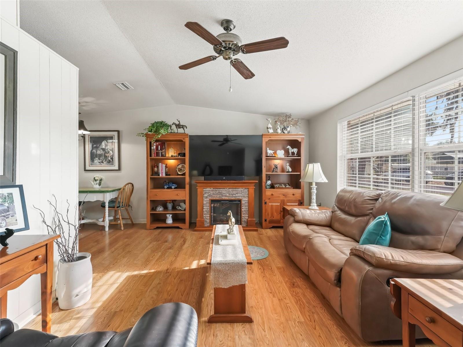 2376 CR 444, LAKE PANASOFFKEE, FL, 33538