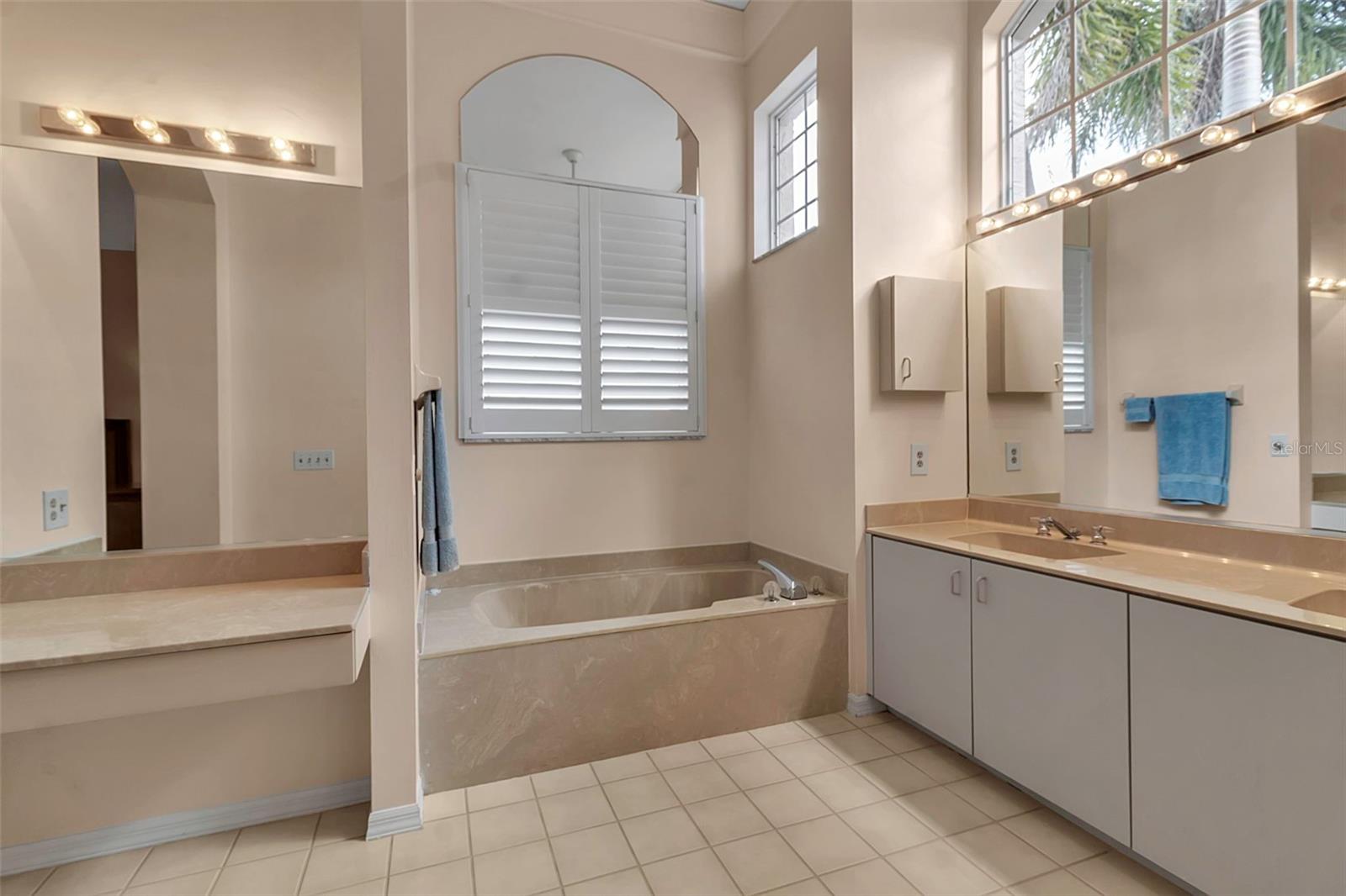 7309 REGINA ROYALE BLVD #21, SARASOTA, FL, 34238