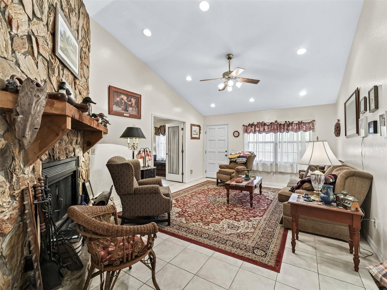 16 NORTHERN DANCER DR, OCALA, FL, 34482