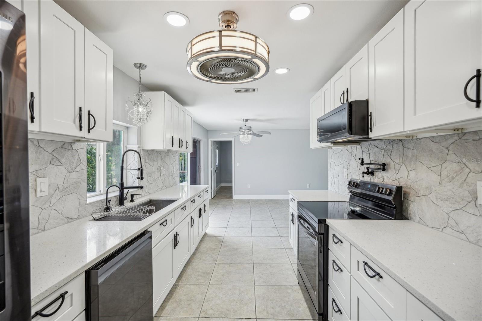 1832 FLAMINGO DR, NORTH FORT MYERS, FL, 33917