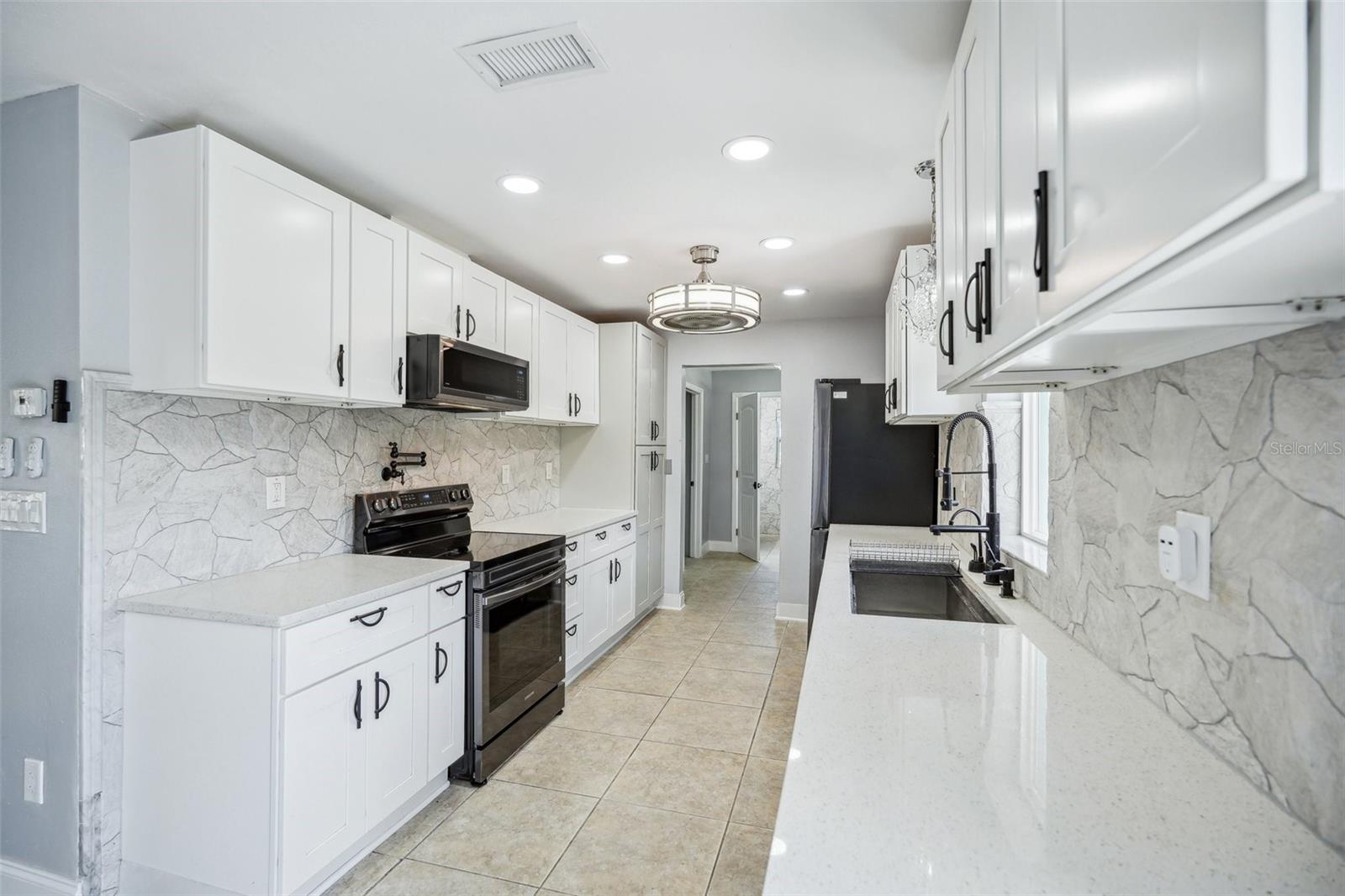 1832 FLAMINGO DR, NORTH FORT MYERS, FL, 33917