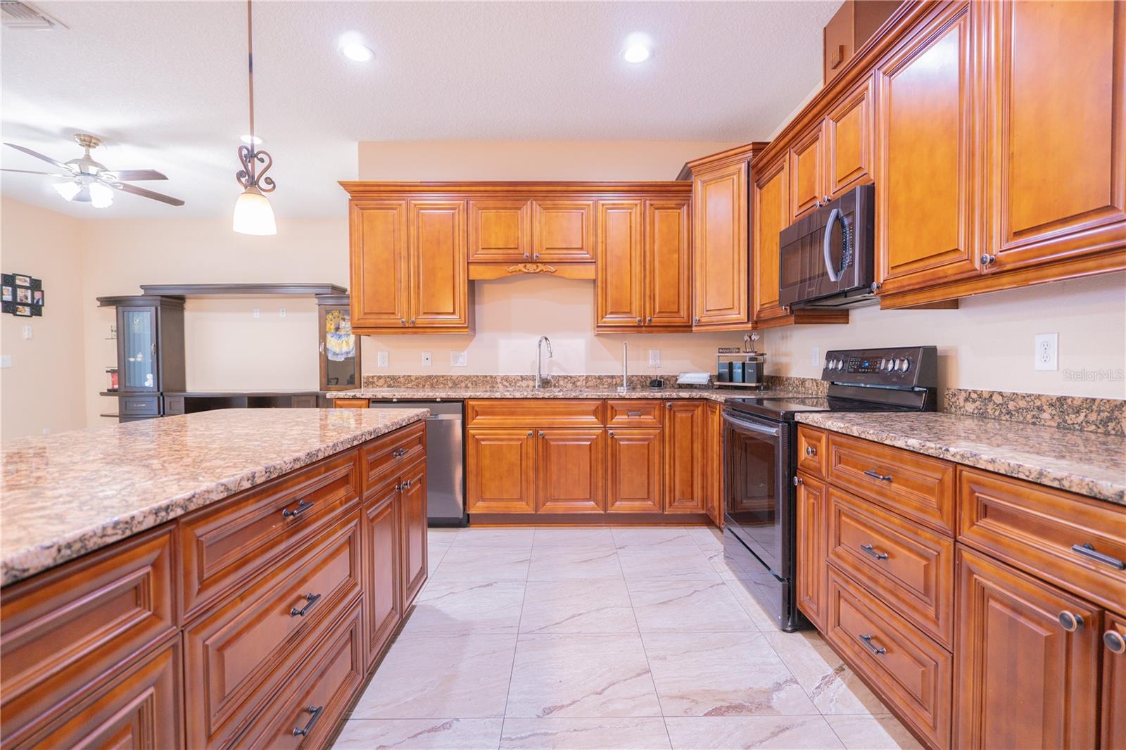 810 W WHATLEY PL, TAMPA, FL, 33604