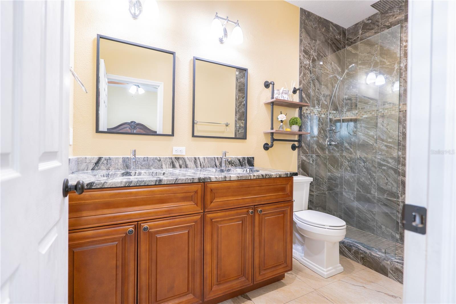 810 W WHATLEY PL, TAMPA, FL, 33604