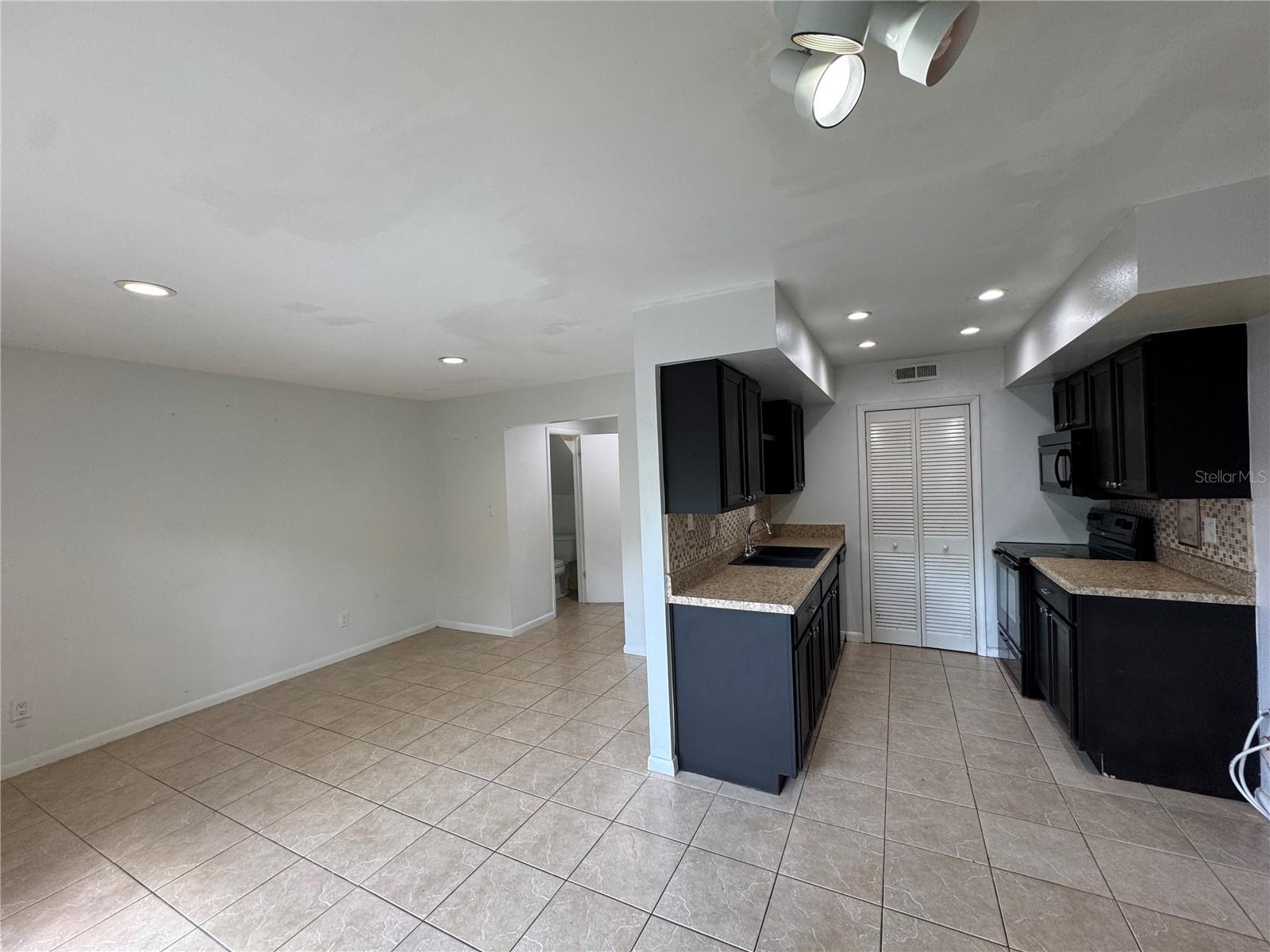 9025 PEBBLE CREEK DR, TAMPA, FL, 33647
