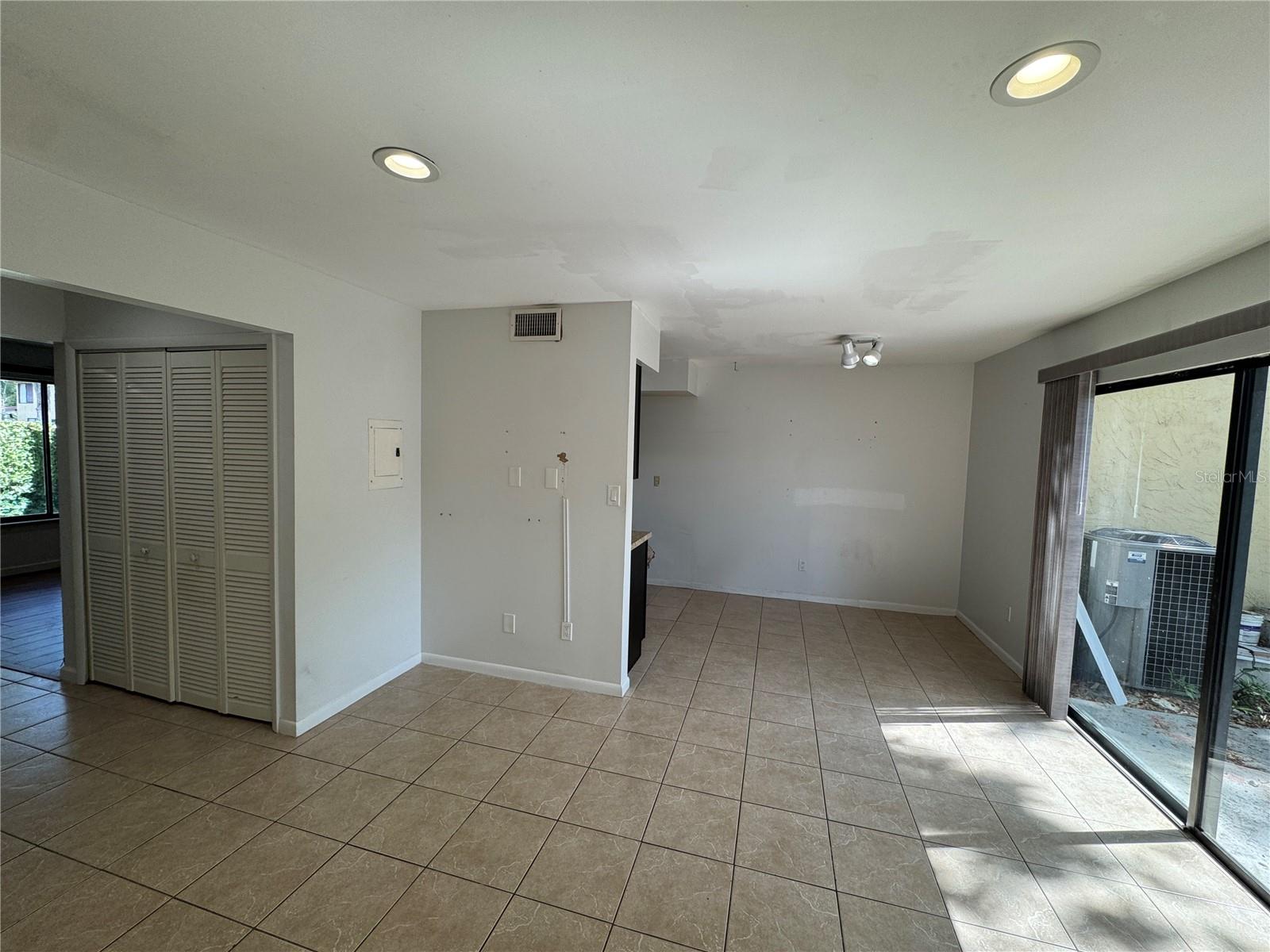9025 PEBBLE CREEK DR, TAMPA, FL, 33647
