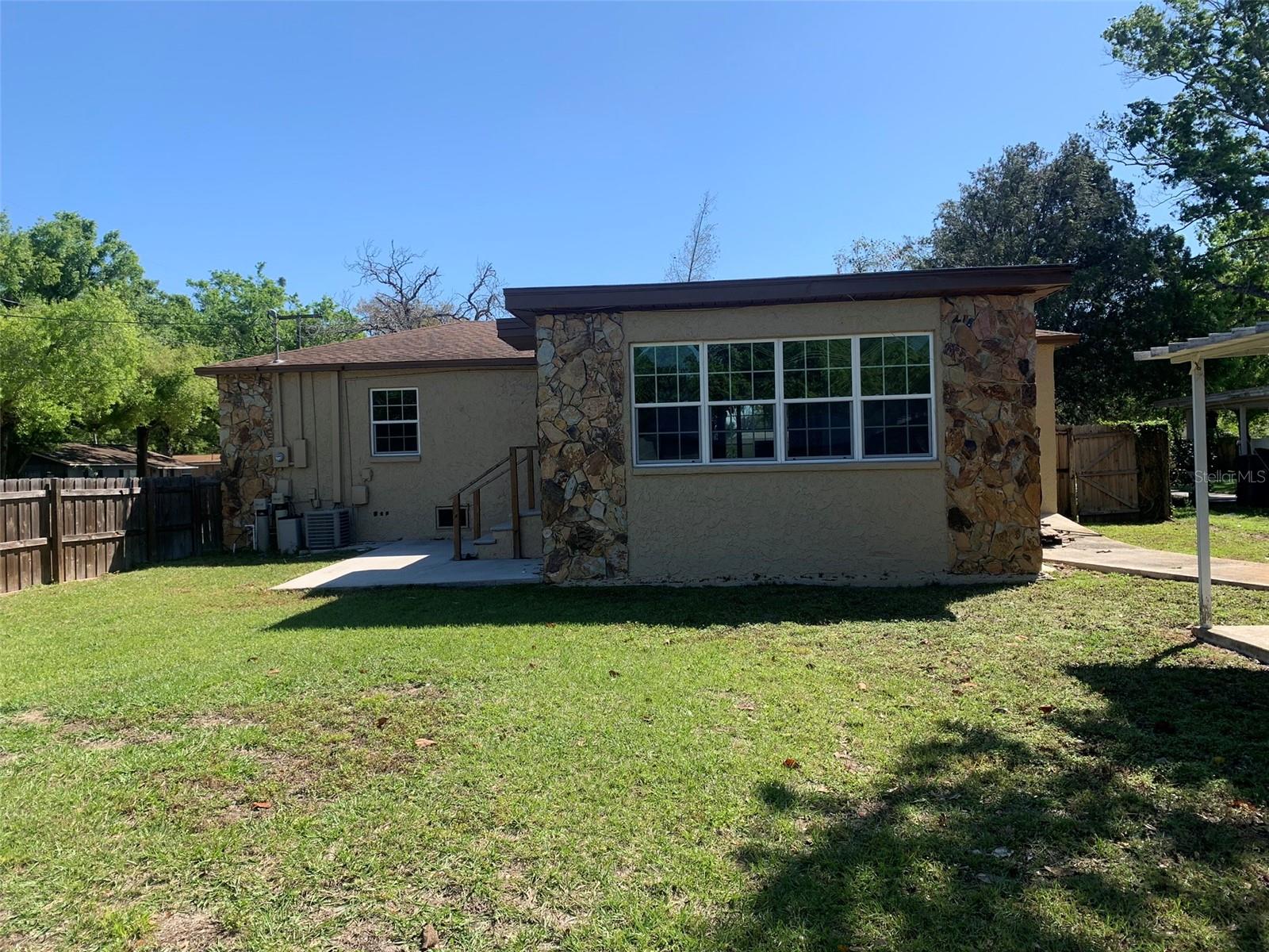 11308 N OAKLEAF AVE, TAMPA, FL, 33612