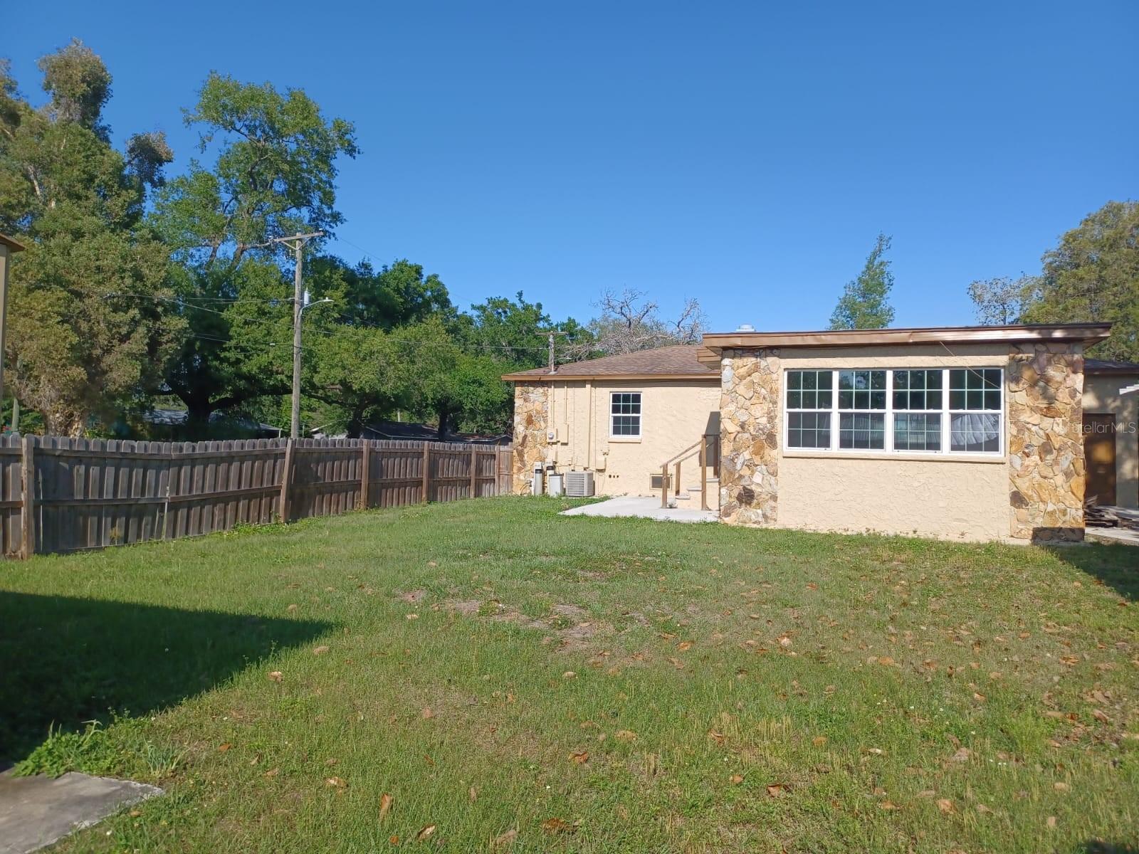 11308 N OAKLEAF AVE, TAMPA, FL, 33612