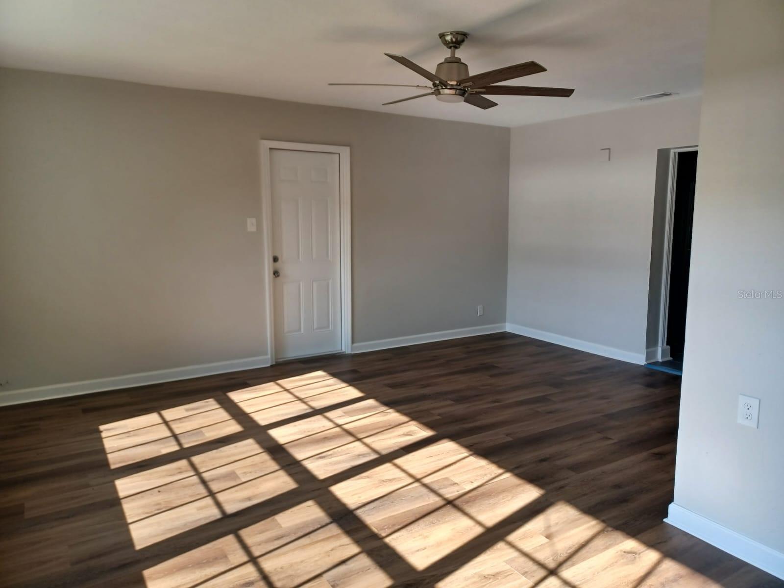 11308 N OAKLEAF AVE, TAMPA, FL, 33612