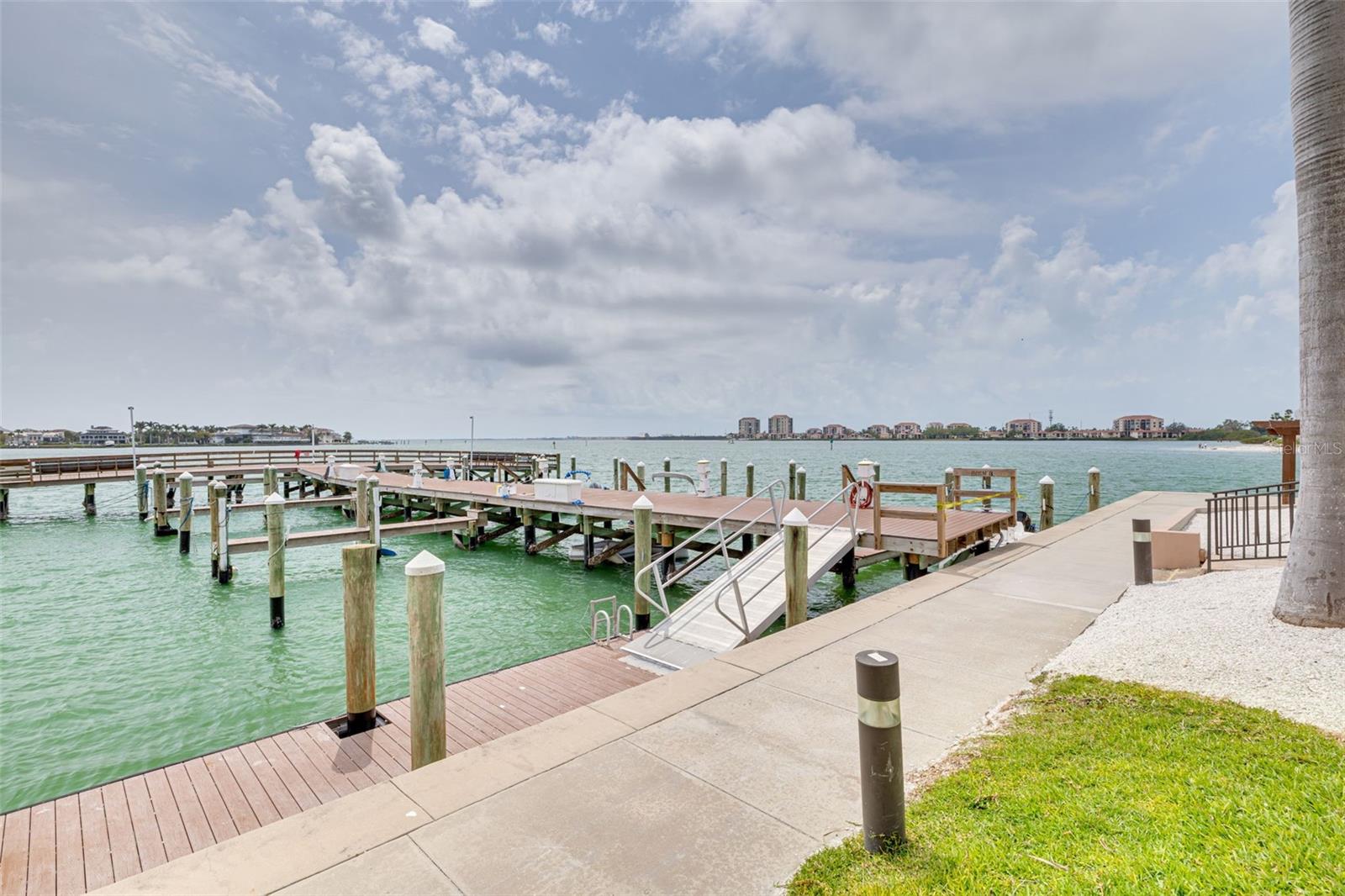 5220 BRITTANY DR S #210, ST PETERSBURG, FL, 33715