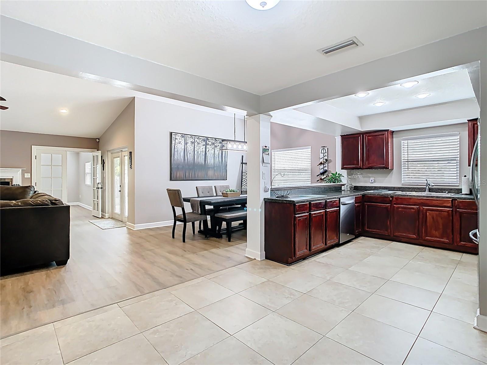 10304 OUT ISLAND DR, TAMPA, FL, 33615