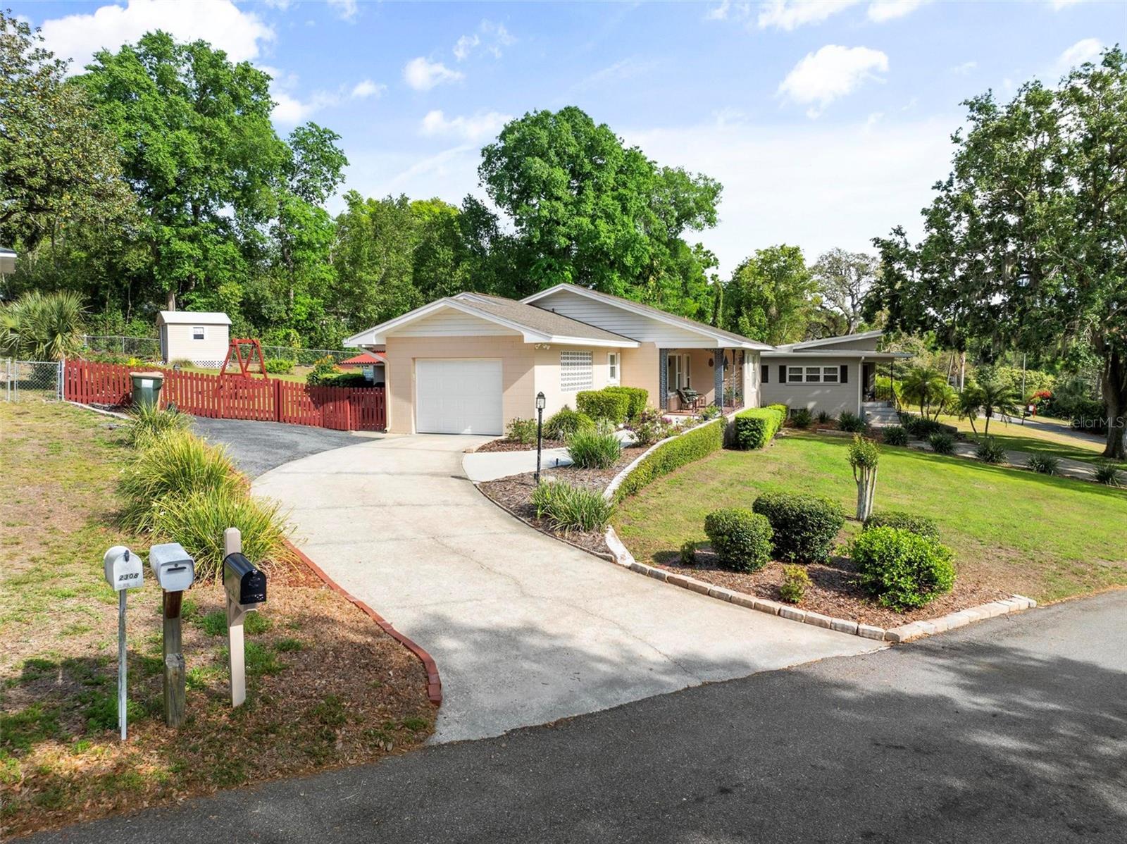 2311 SUNSET DR, EUSTIS, FL, 32726