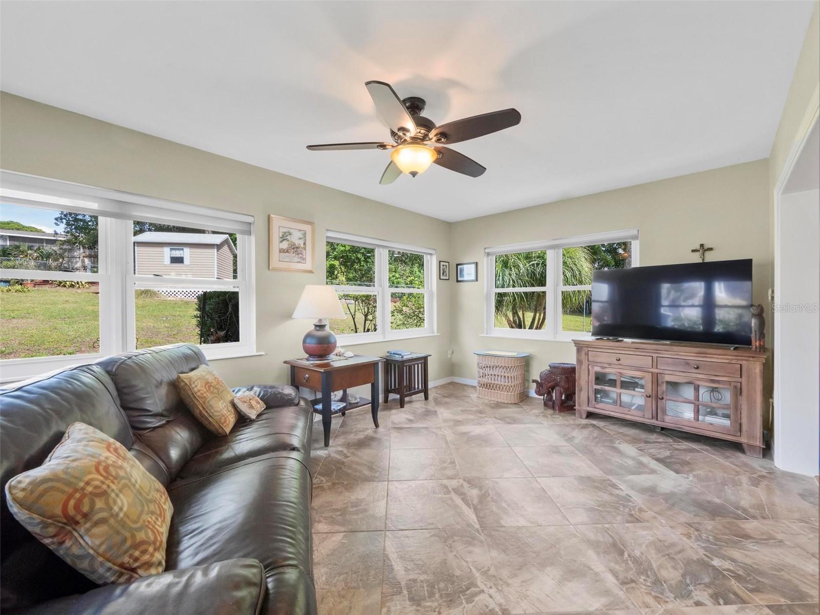 2311 SUNSET DR, EUSTIS, FL, 32726
